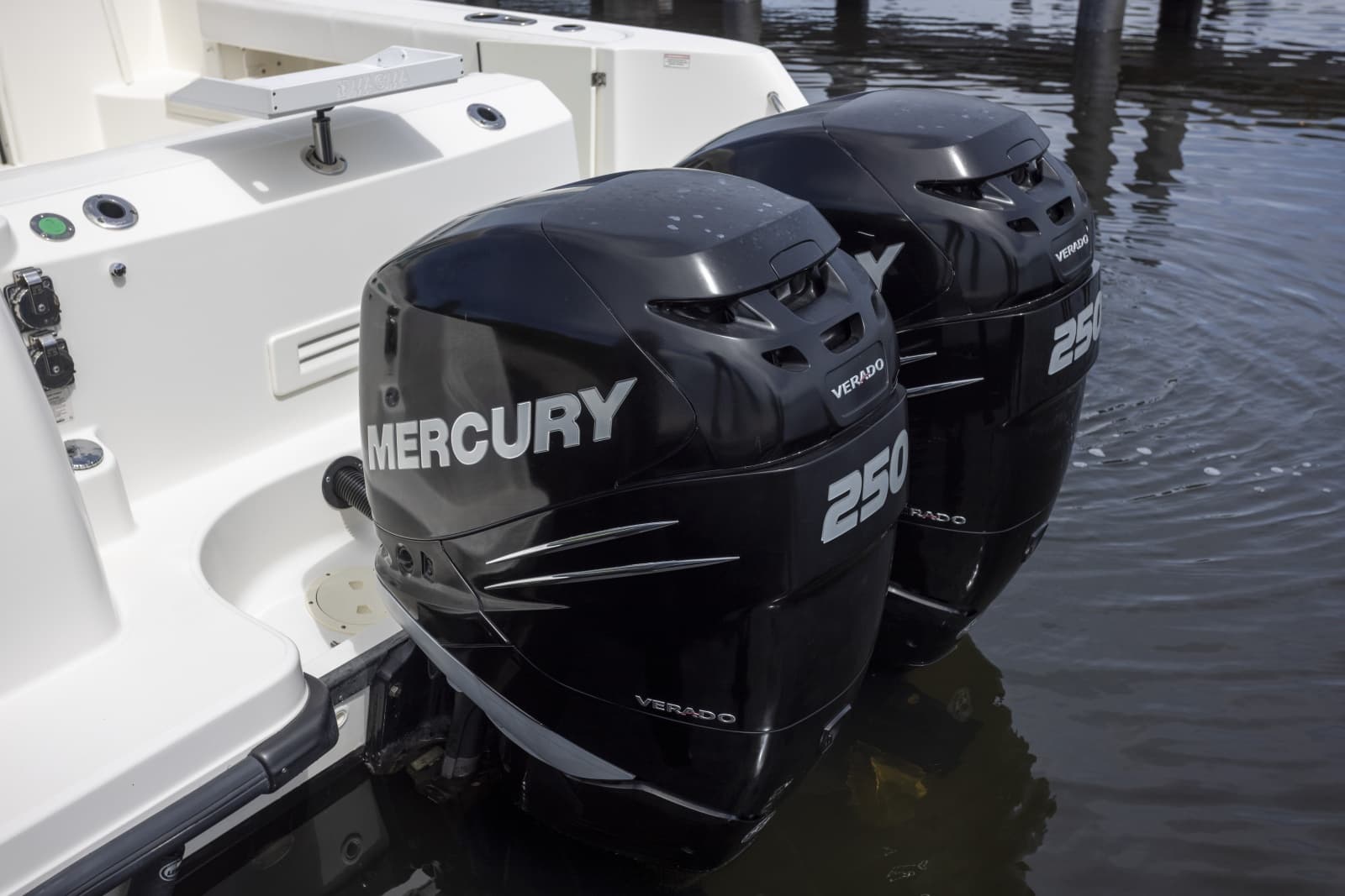 2014 Boston Whaler 315 Conquest - Photo 26