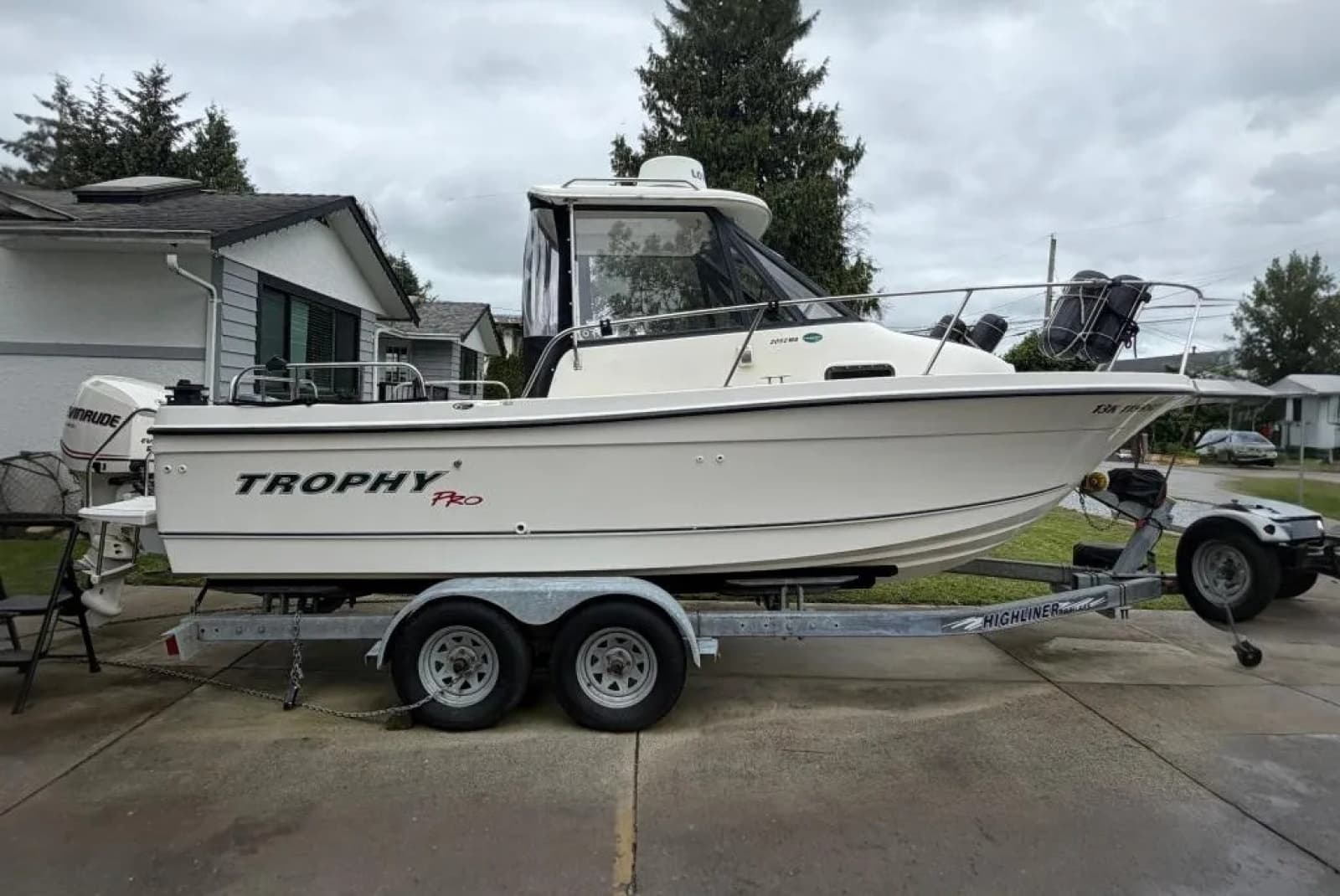 2005 Bayliner Trophy 2052 Walkaround - Photo 3