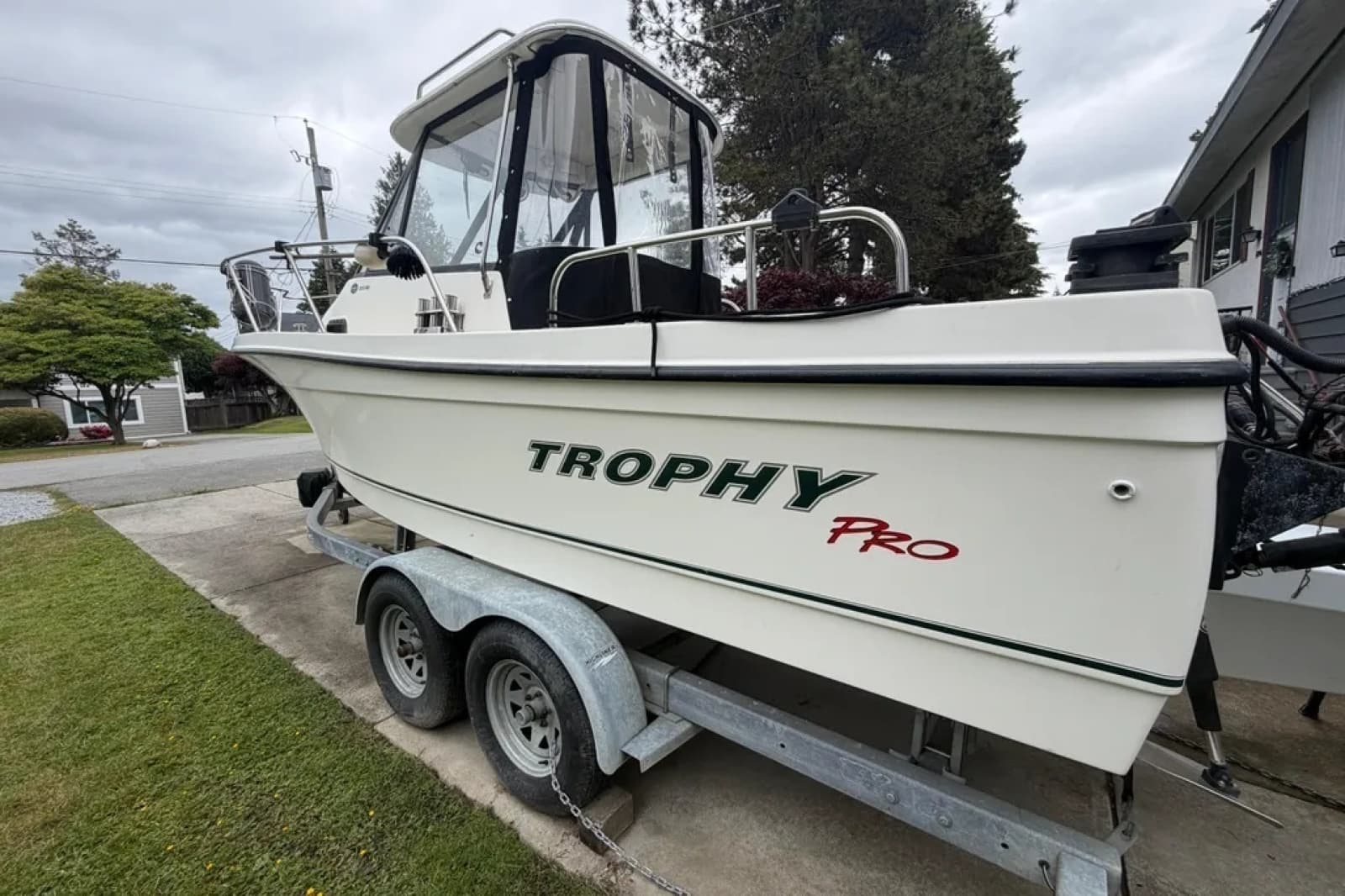 2005 Bayliner Trophy 2052 Walkaround - Photo 1