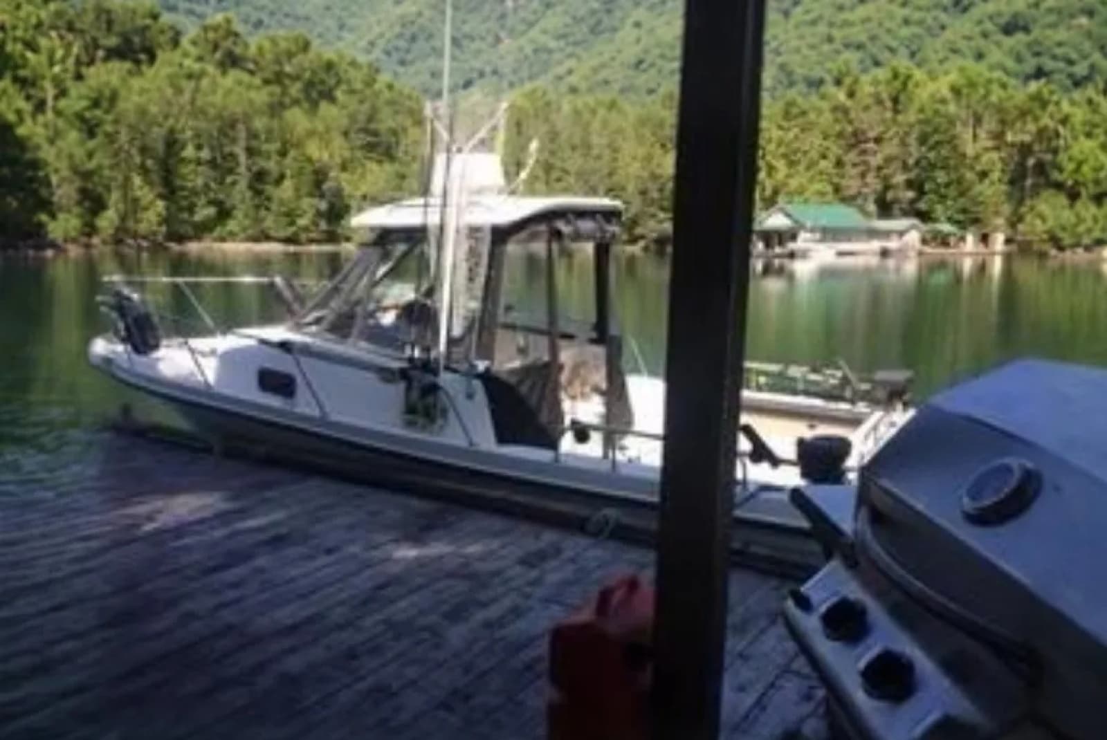 2005 Bayliner Trophy 2052 Walkaround - Photo 23