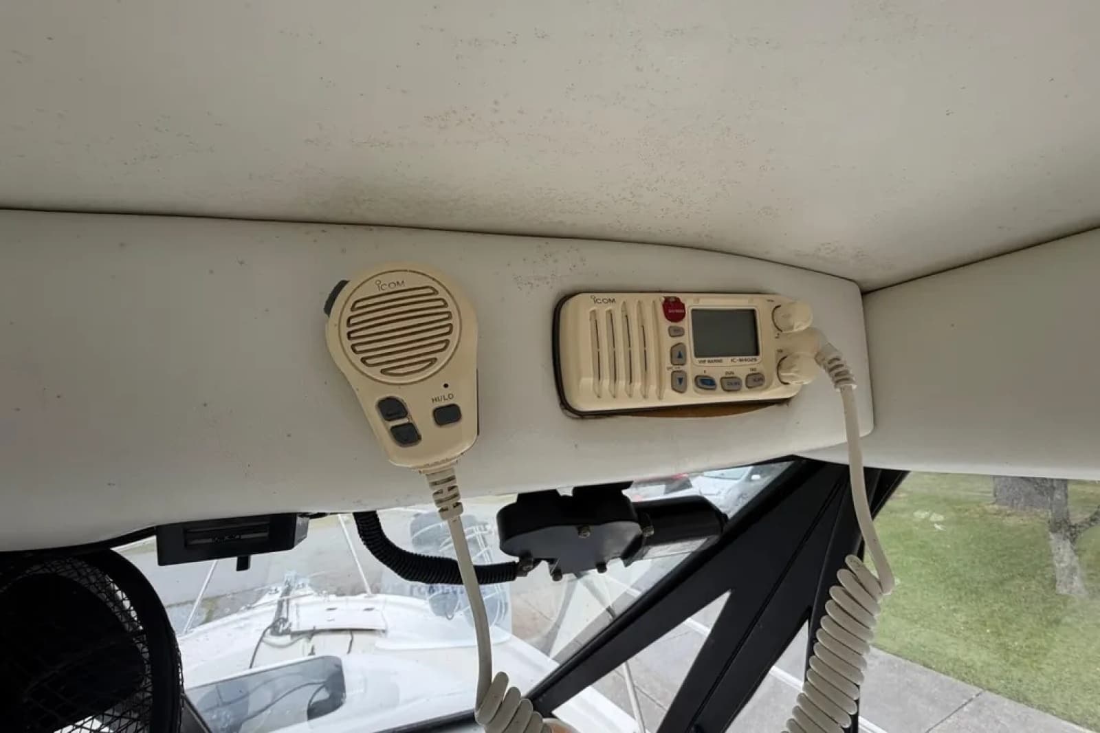 2005 Bayliner Trophy 2052 Walkaround - Photo 17