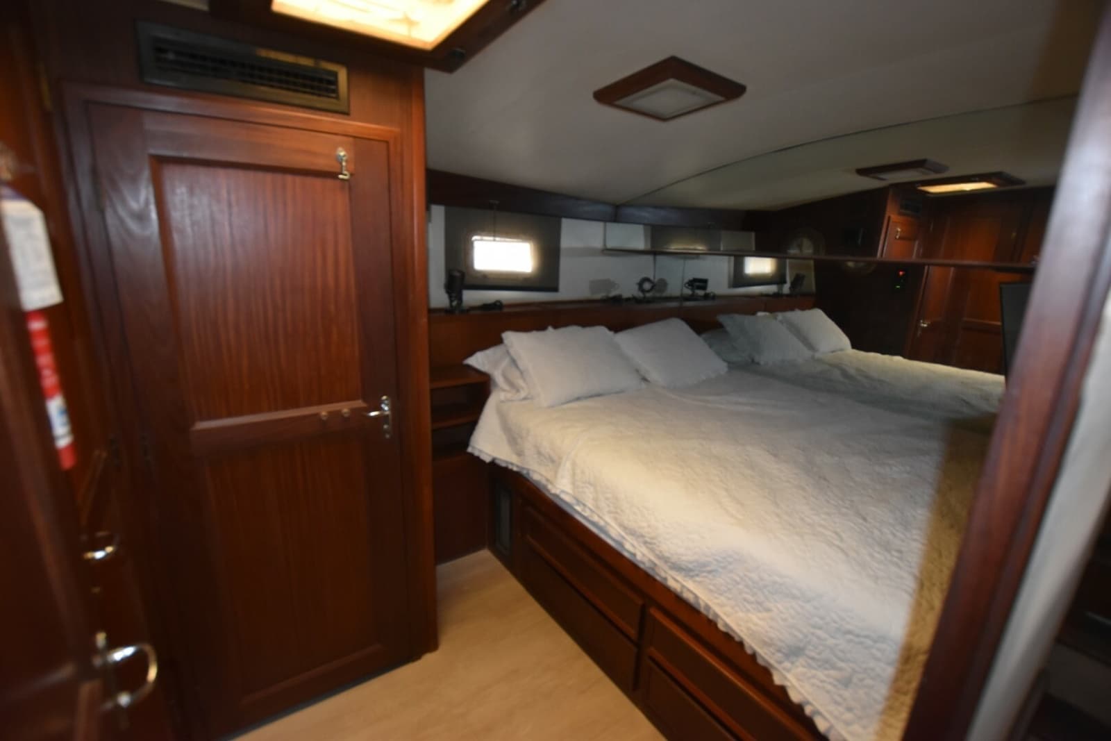 1983 Hatteras High Performance Convertible - Photo 17