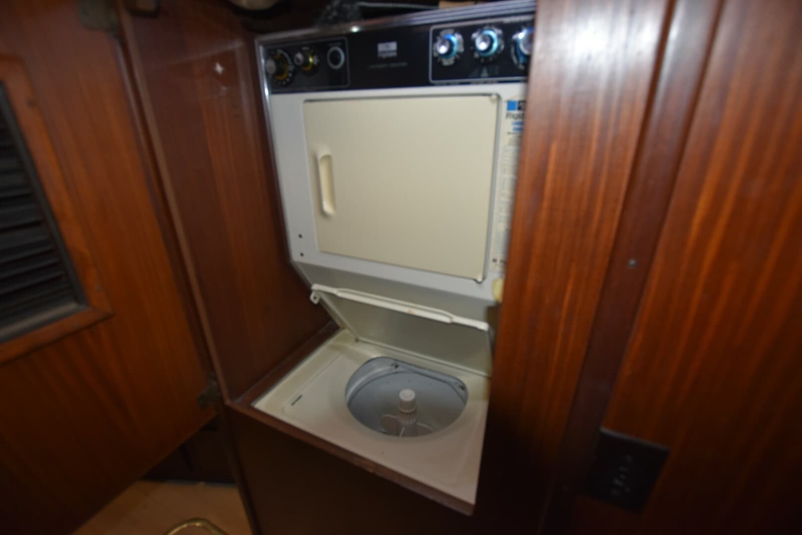1983 Hatteras High Performance Convertible - Photo 24