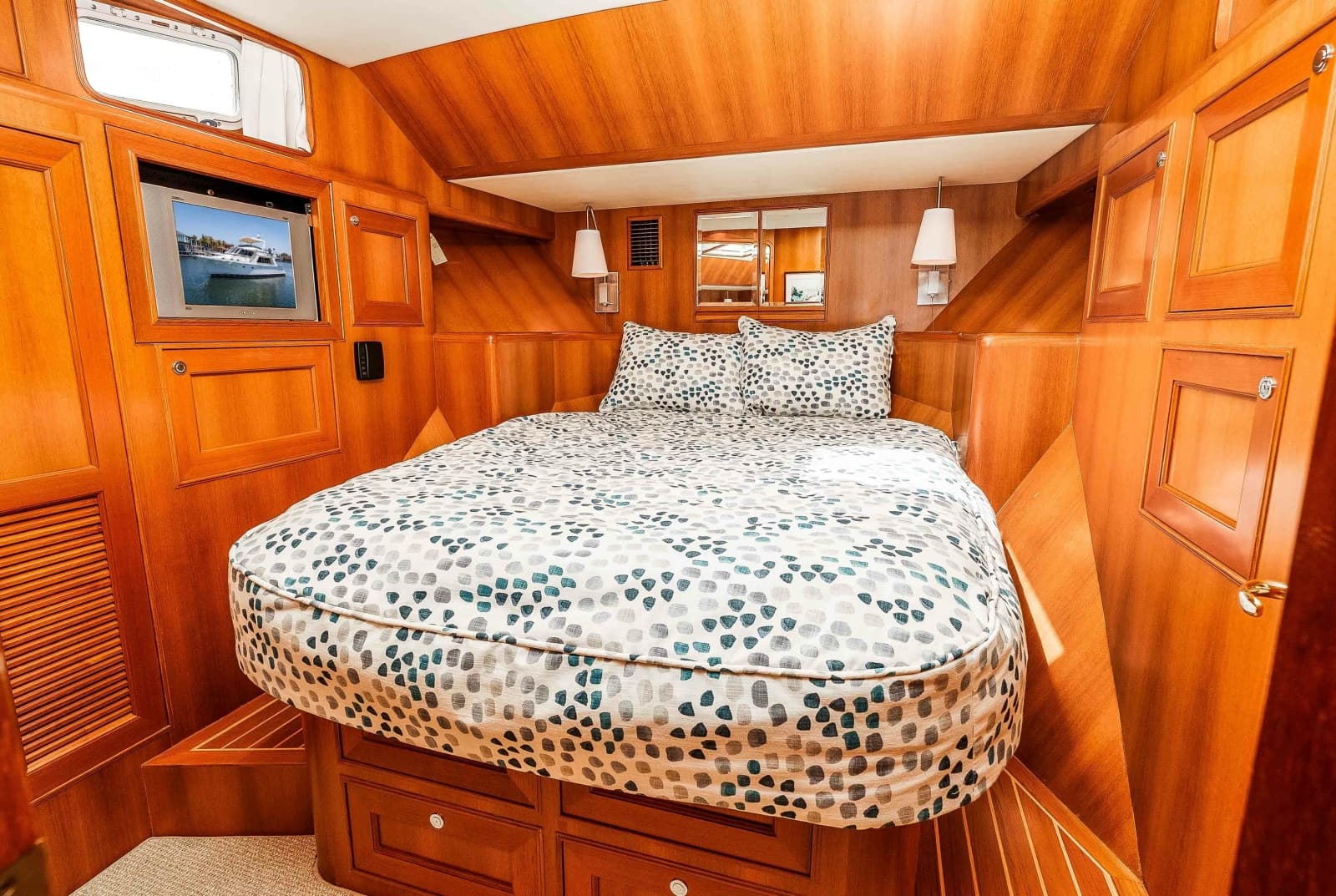 2005 Offshore Yachts Pilothouse - Photo 32