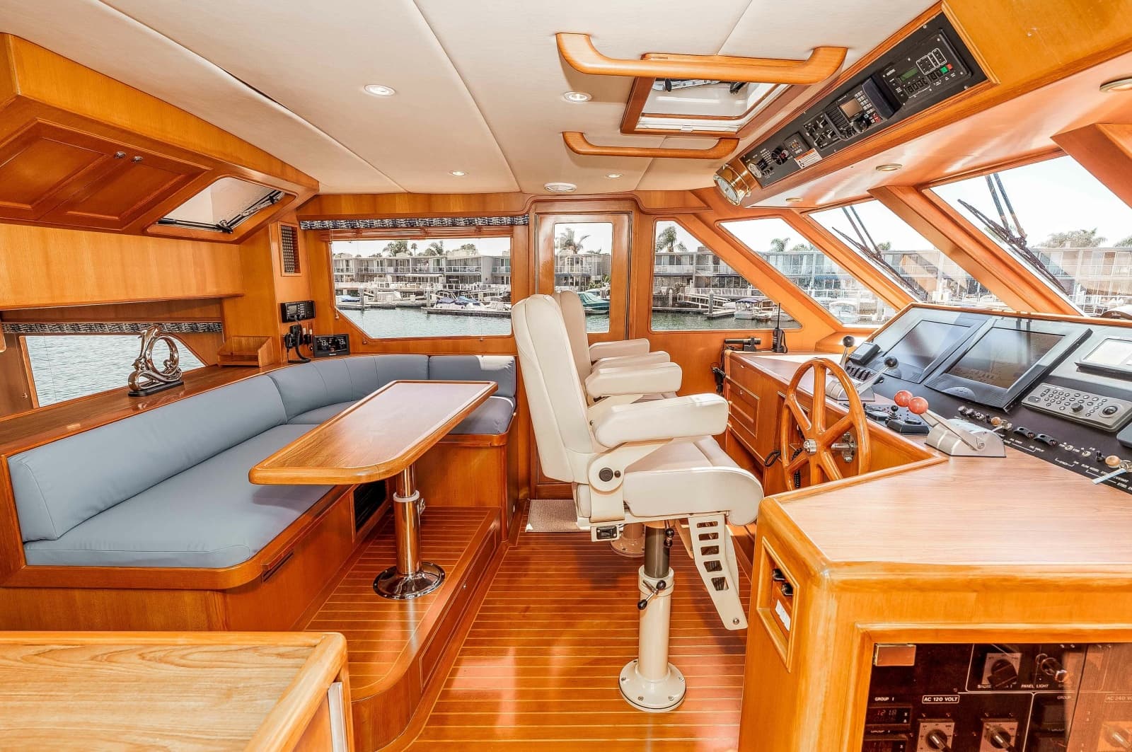 2005 Offshore Yachts Pilothouse - Photo 26