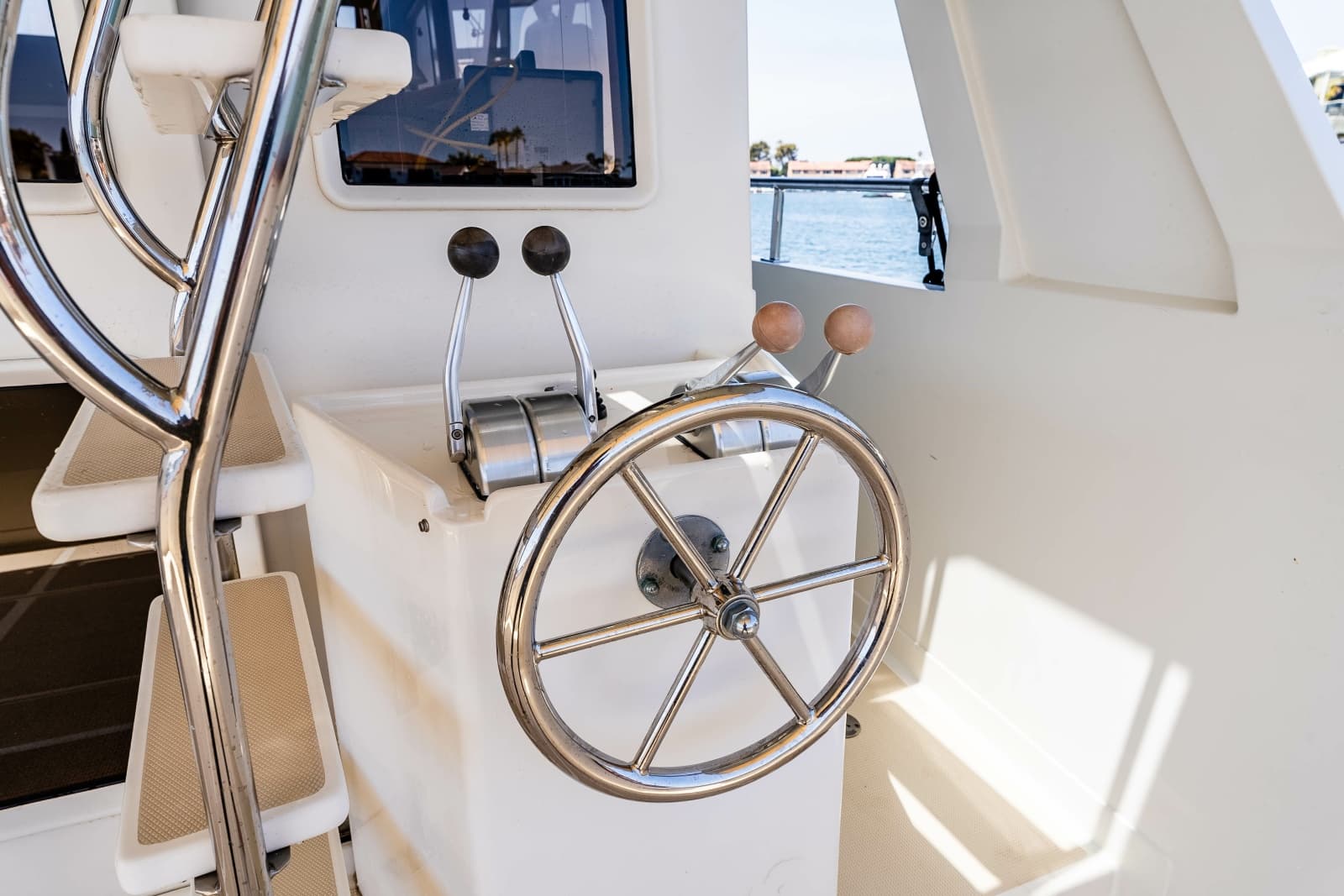 2005 Offshore Yachts Pilothouse - Photo 16