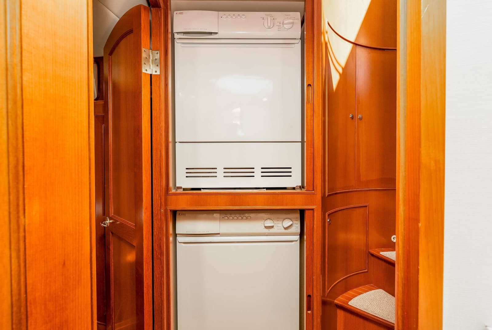 2005 Offshore Yachts Pilothouse - Photo 35