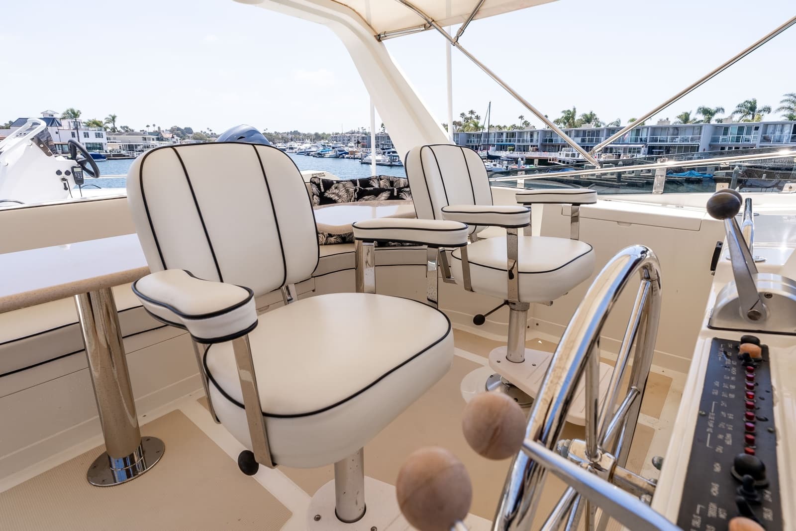 2005 Offshore Yachts Pilothouse - Photo 12