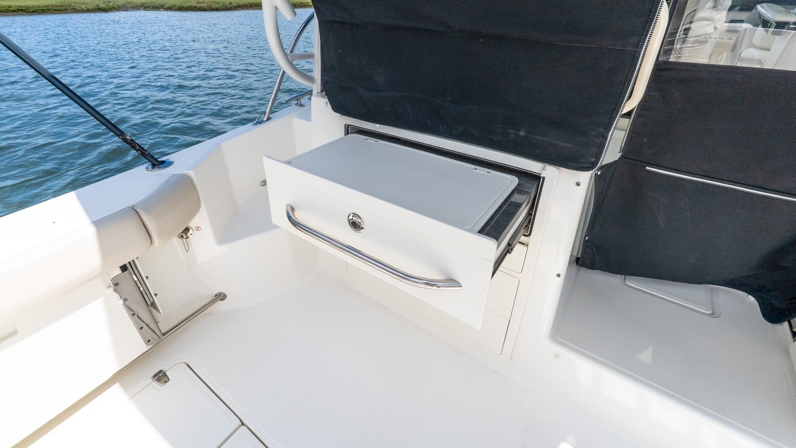 2020 Boston Whaler 325 Conquest - Photo 19
