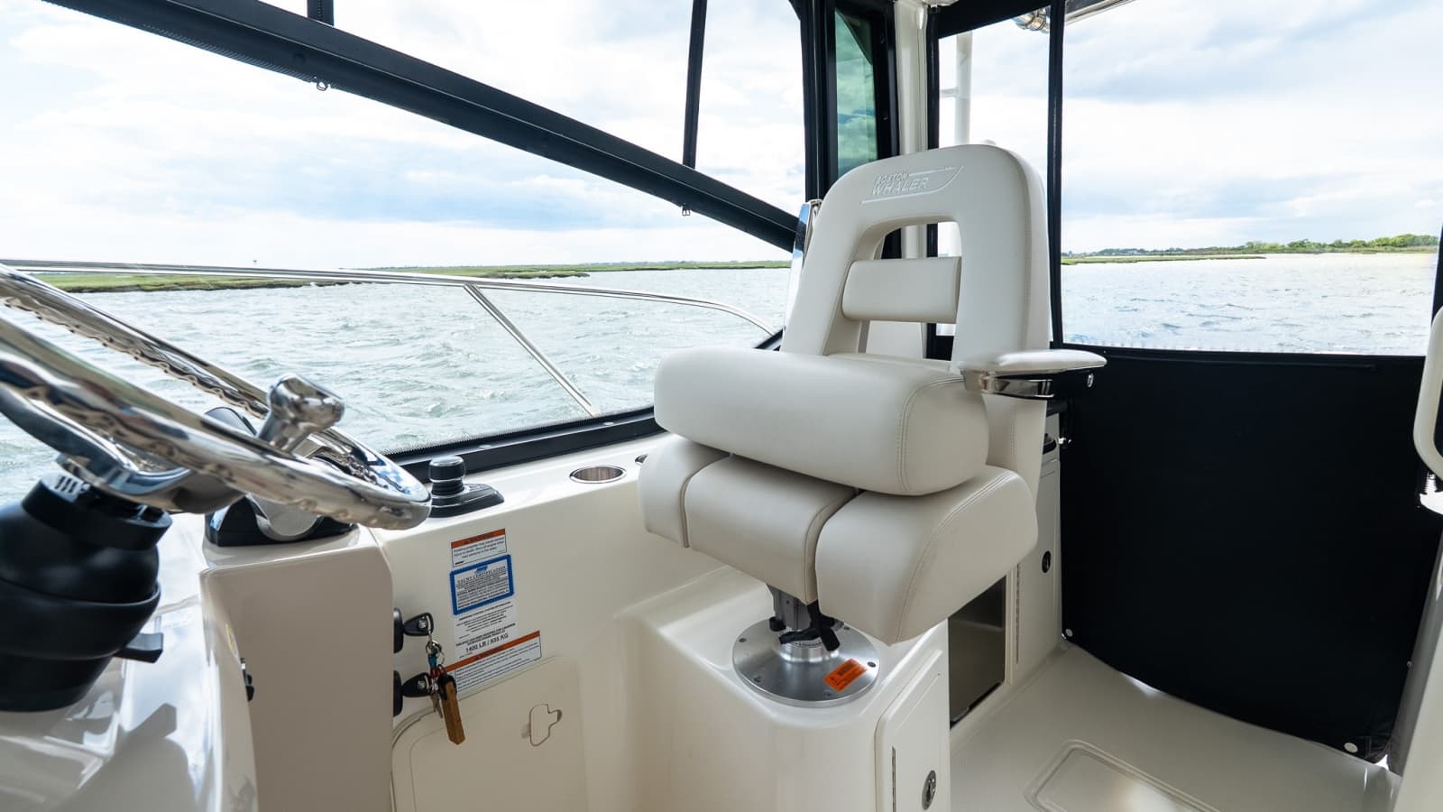 2020 Boston Whaler 325 Conquest - Photo 33