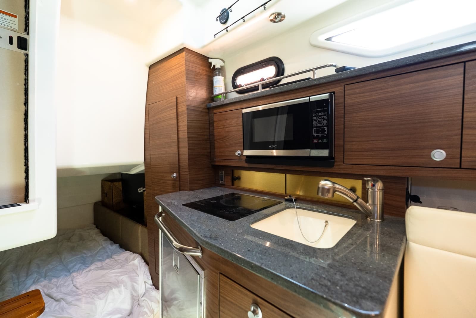2020 Boston Whaler 325 Conquest - Photo 43