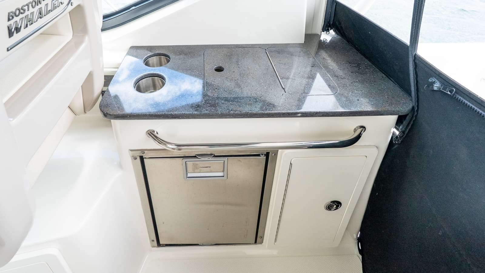 2020 Boston Whaler 325 Conquest - Photo 36