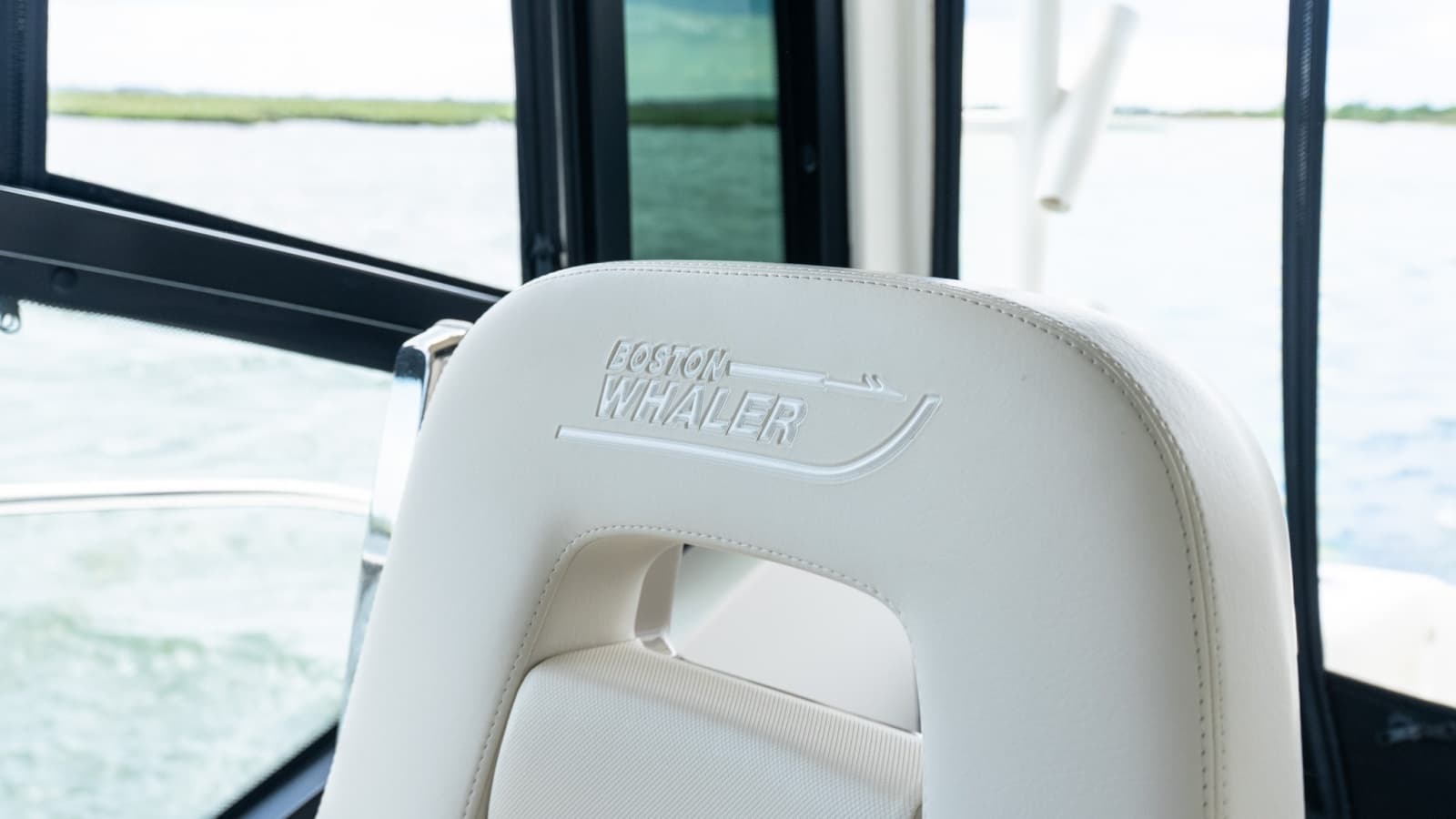 2020 Boston Whaler 325 Conquest - Photo 32