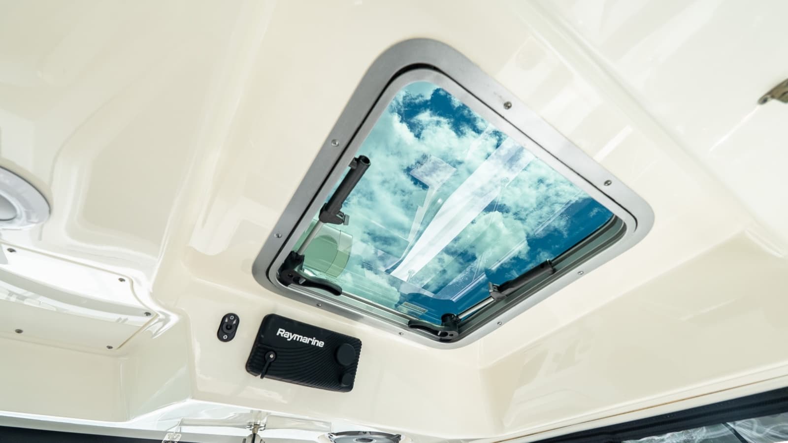 2020 Boston Whaler 325 Conquest - Photo 34