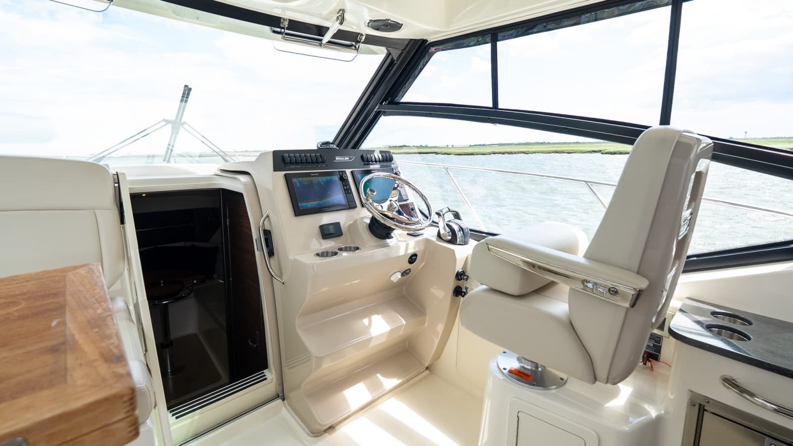 2020 Boston Whaler 325 Conquest - Photo 31