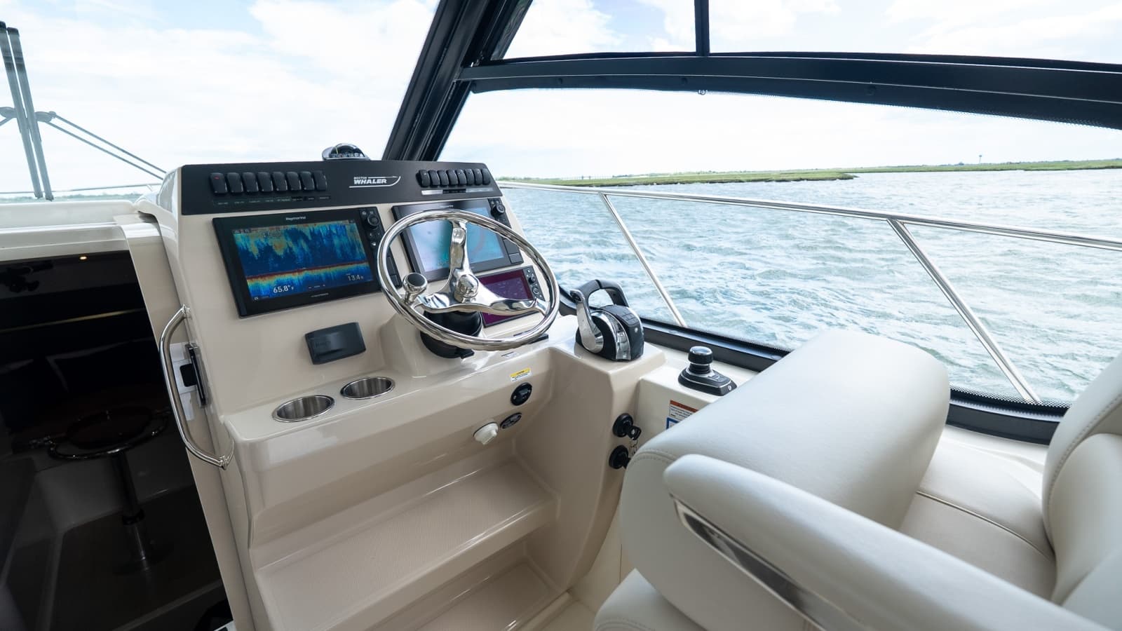 2020 Boston Whaler 325 Conquest - Photo 37