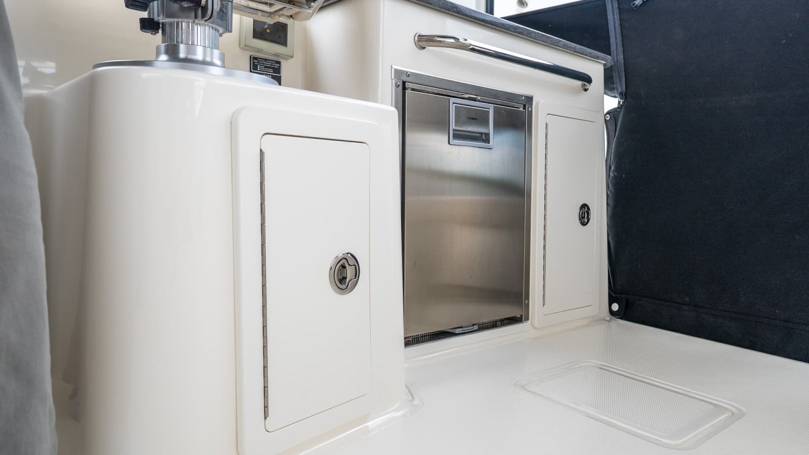 2020 Boston Whaler 325 Conquest - Photo 35