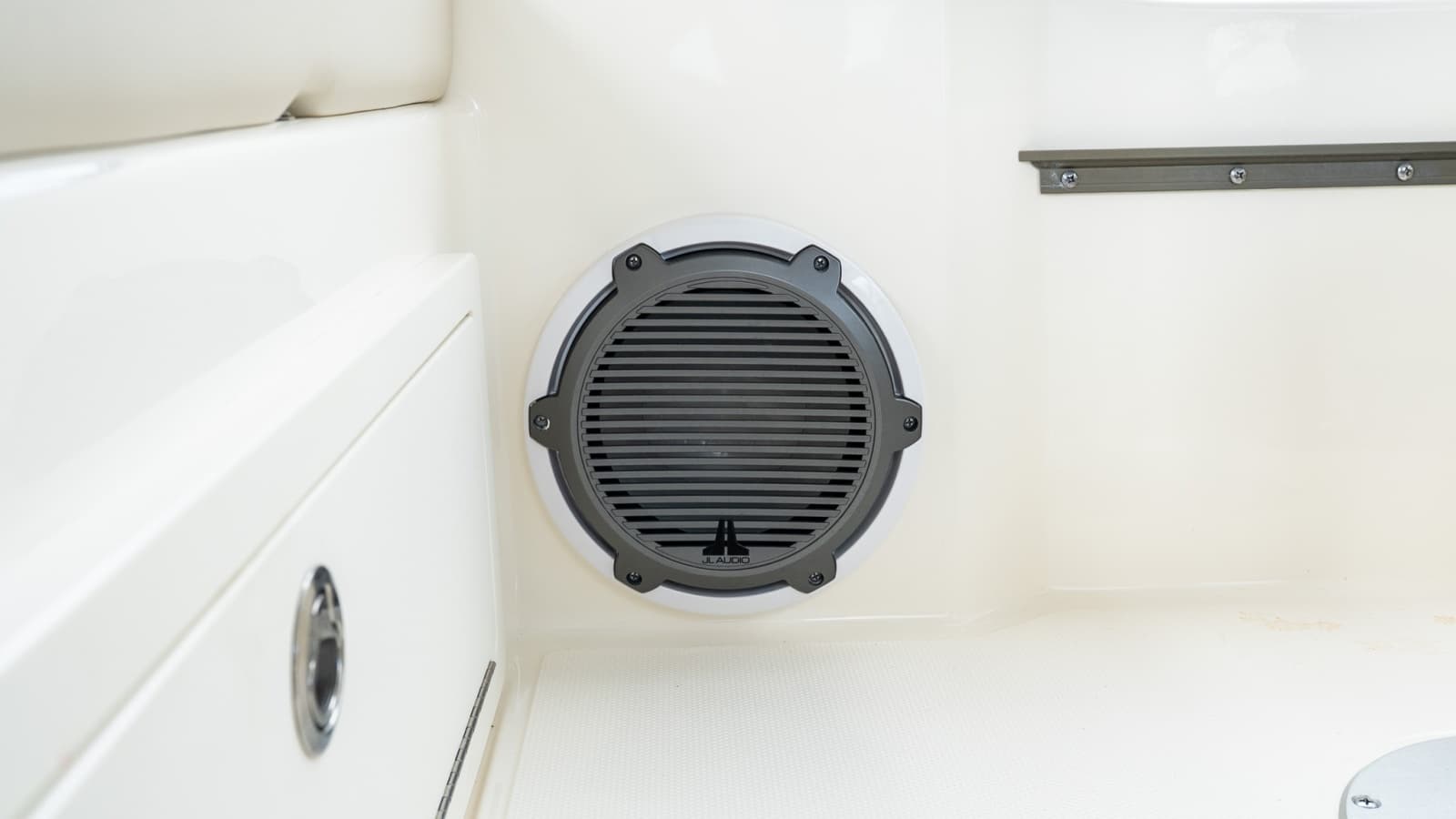 2020 Boston Whaler 325 Conquest - Photo 25