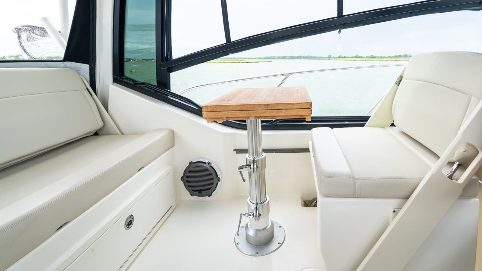 2020 Boston Whaler 325 Conquest - Photo 26