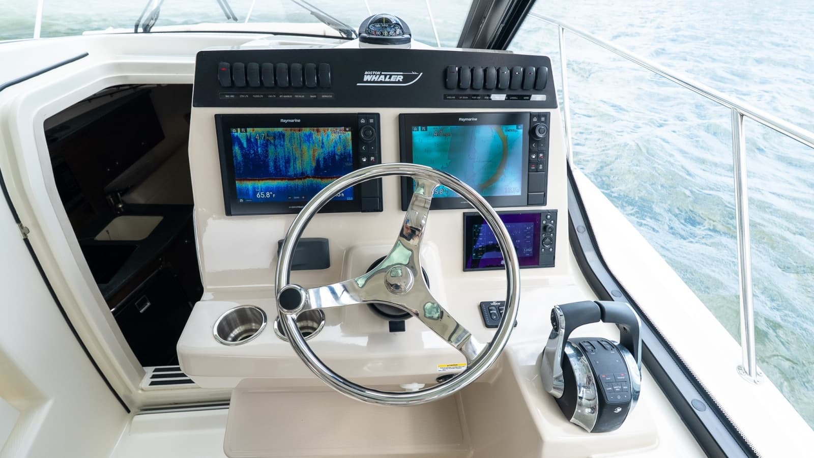 2020 Boston Whaler 325 Conquest - Photo 38