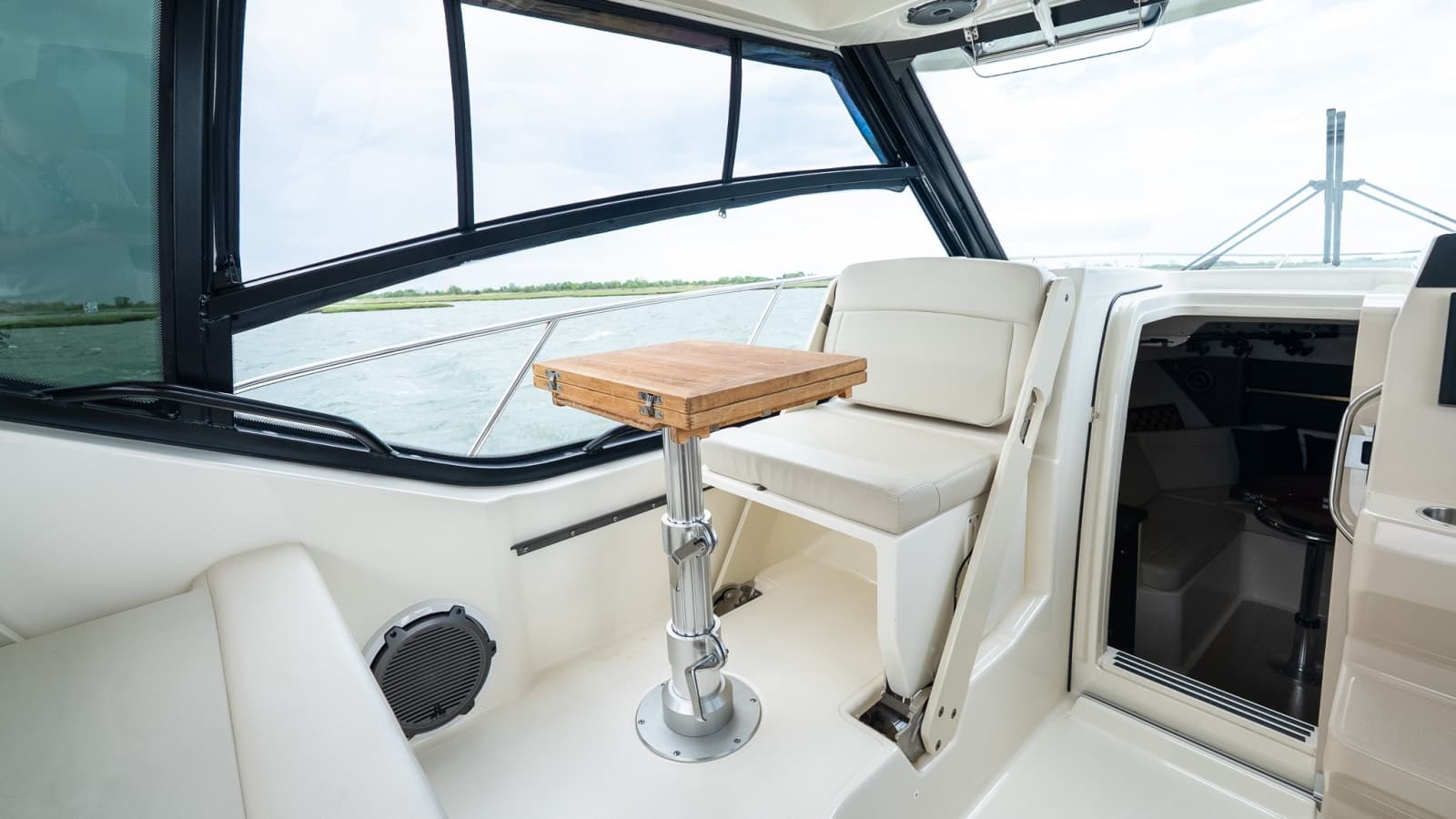 2020 Boston Whaler 325 Conquest - Photo 29