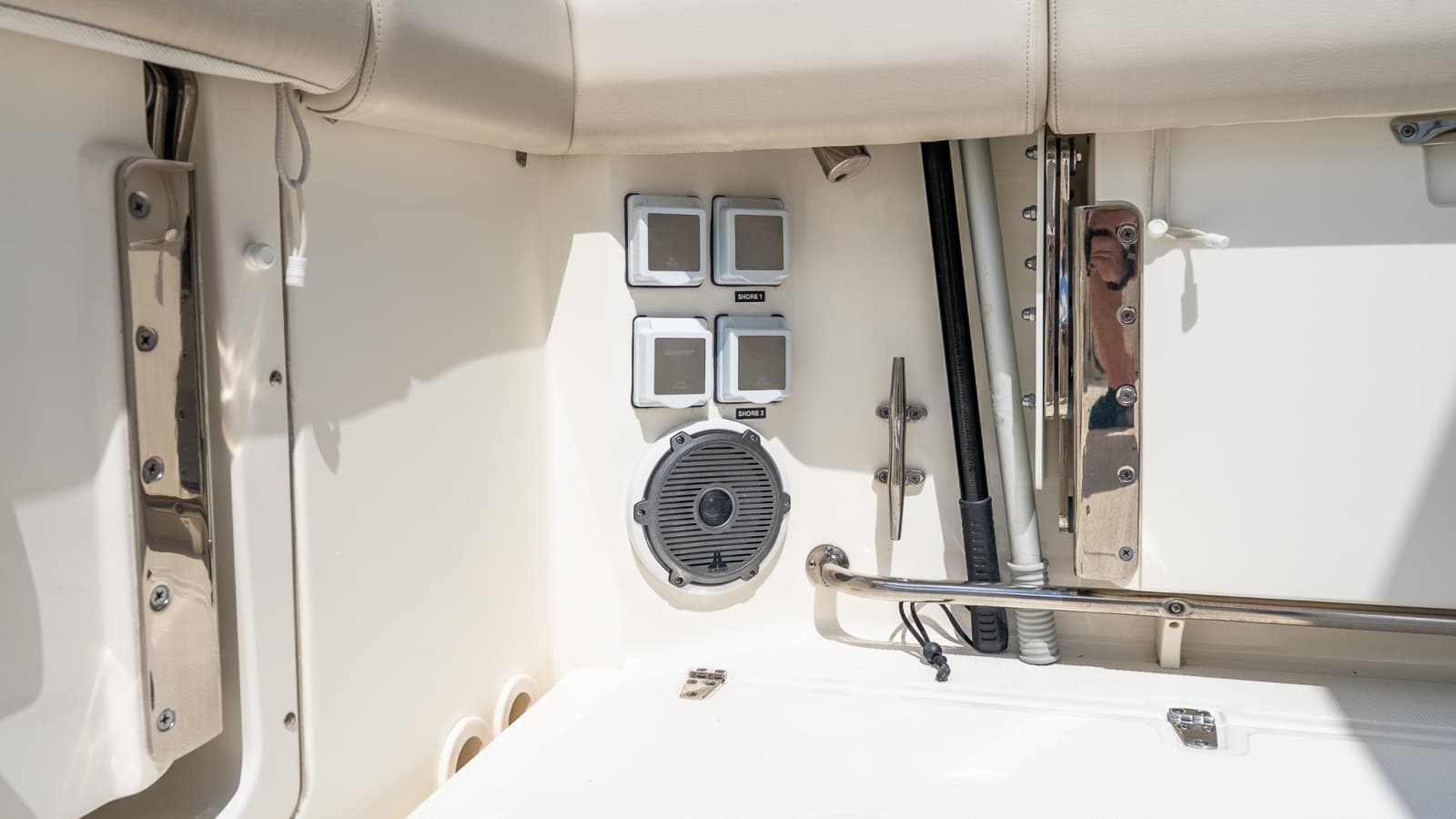 2020 Boston Whaler 325 Conquest - Photo 16