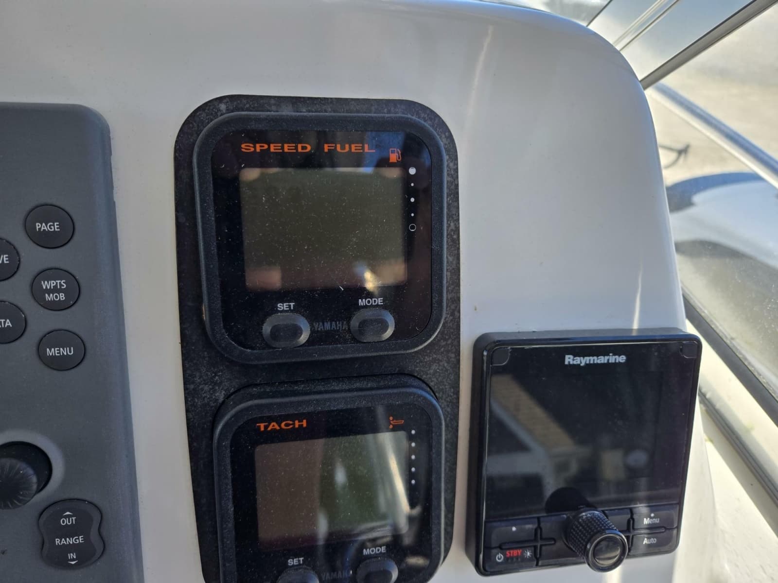 2009 Century 2400 Walkaround - Photo 9