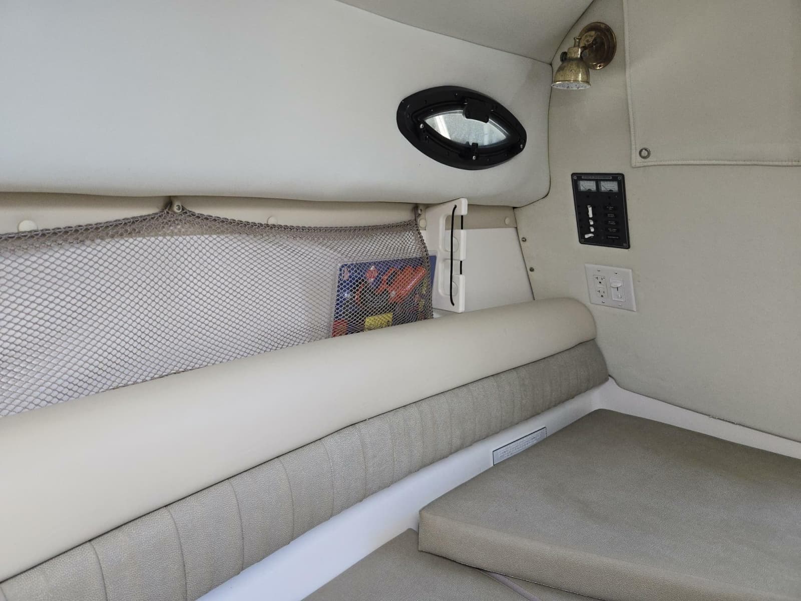 2009 Century 2400 Walkaround - Photo 26