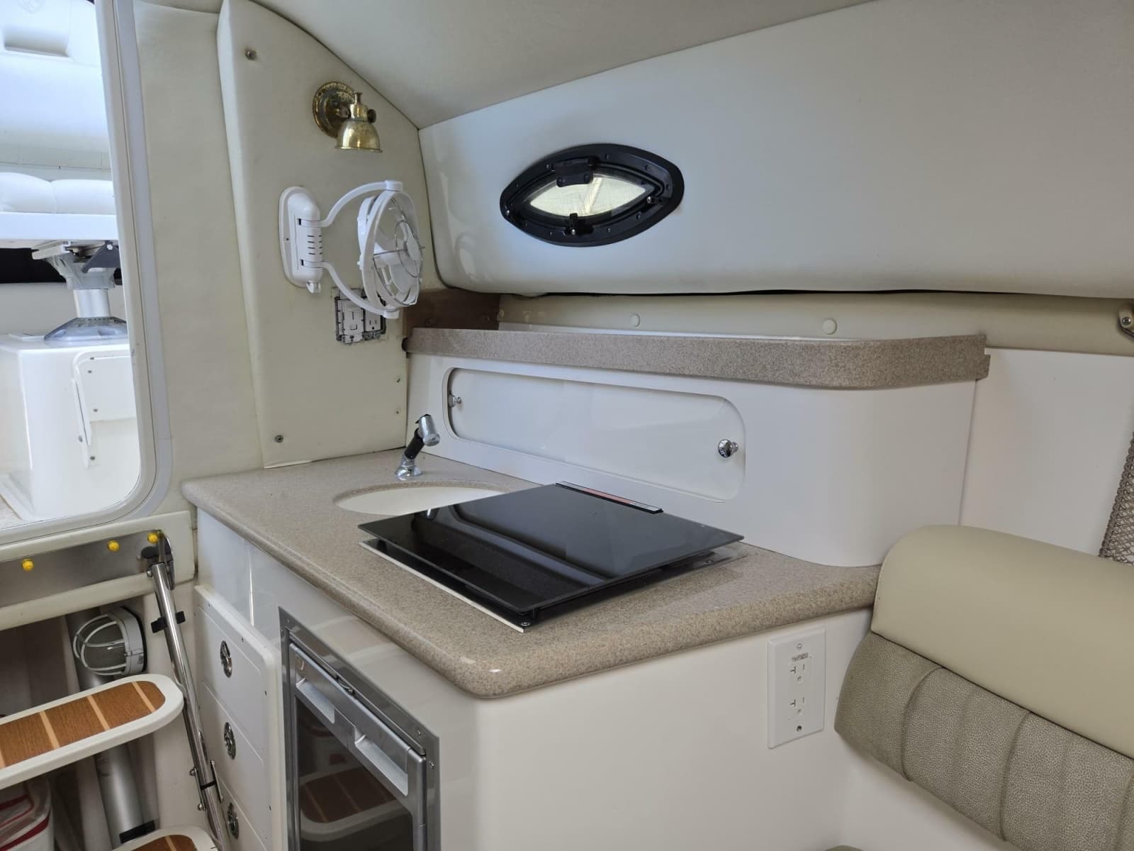 2009 Century 2400 Walkaround - Photo 25