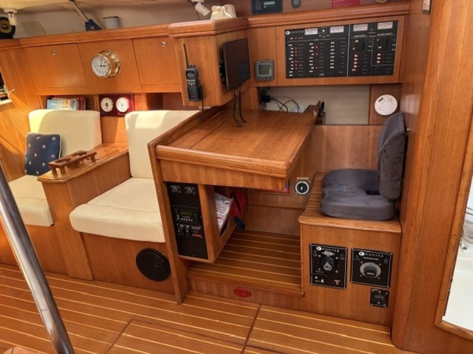 2002 Hunter 466 - Photo 16