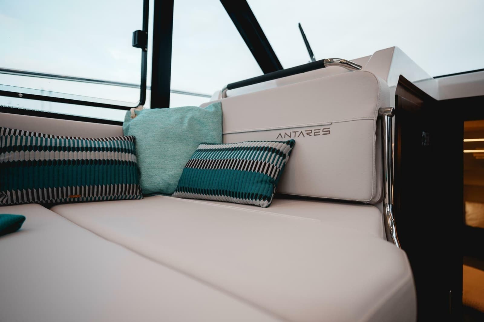 2027 Beneteau Antares 9 - Photo 8