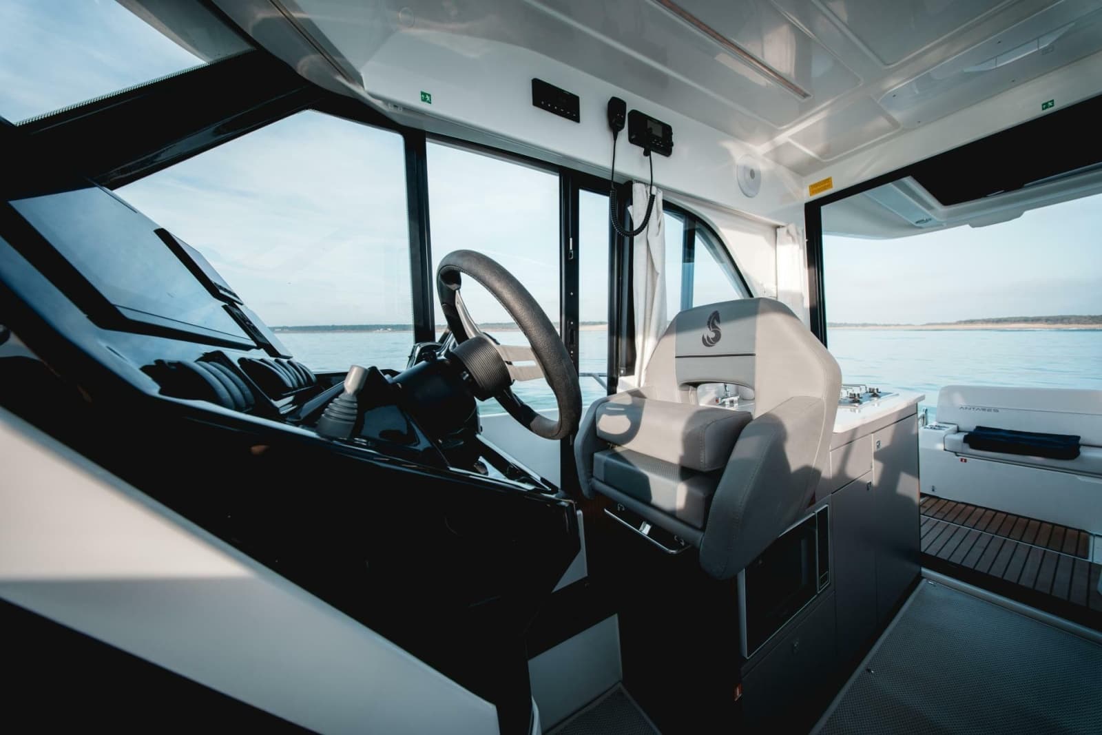 2027 Beneteau Antares 9 - Photo 4