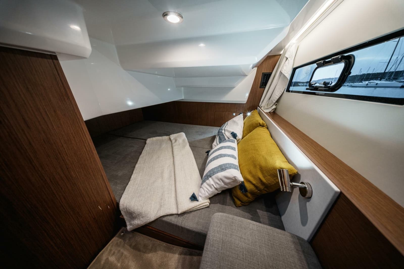 2027 Beneteau Antares 9 - Photo 12