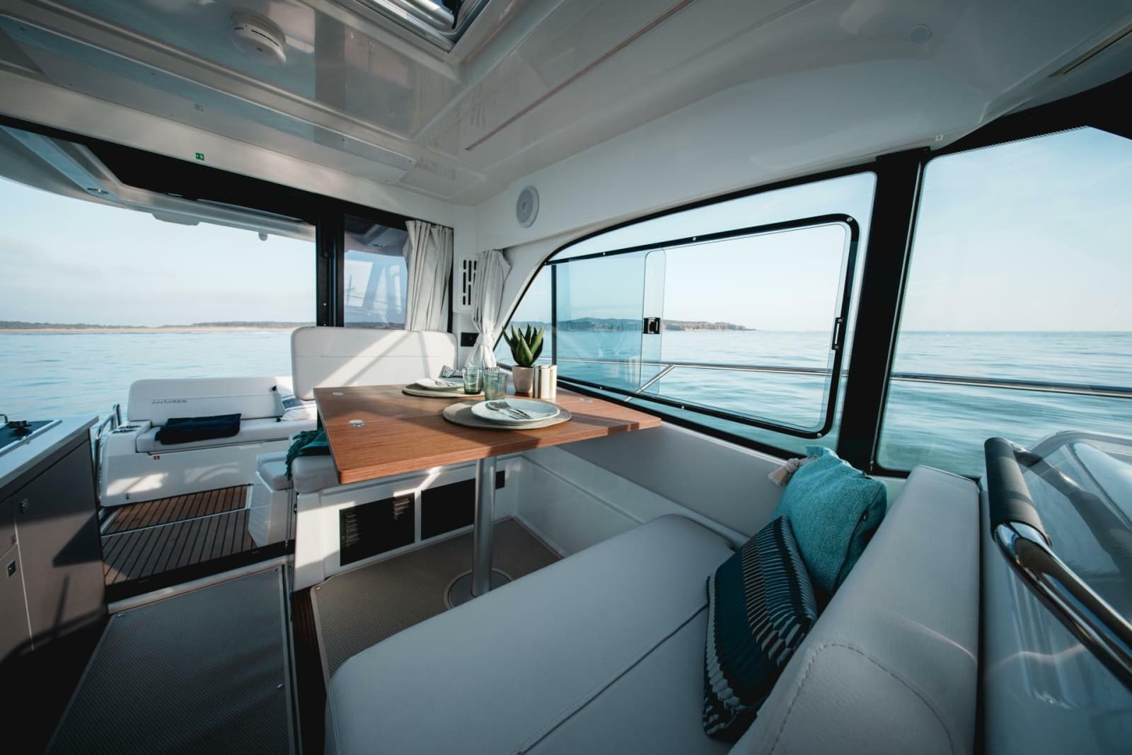 2027 Beneteau Antares 9 - Photo 6