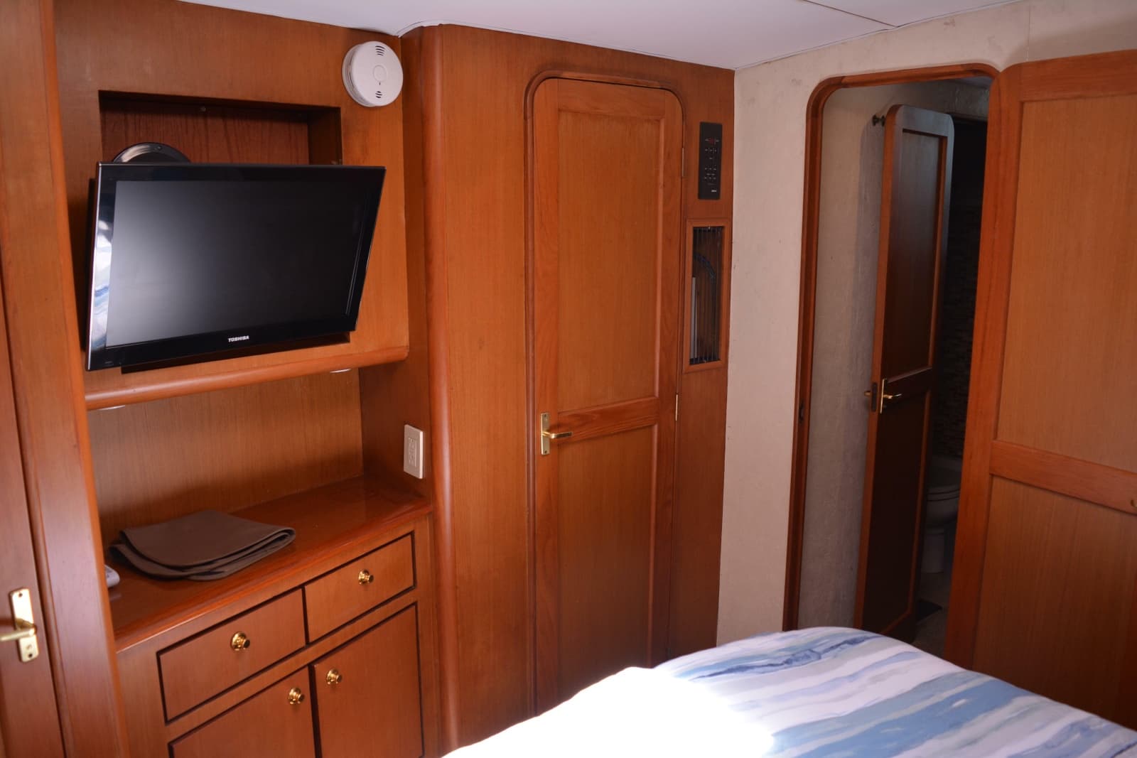 2000 Ocean 56 Super Sport - Photo 37