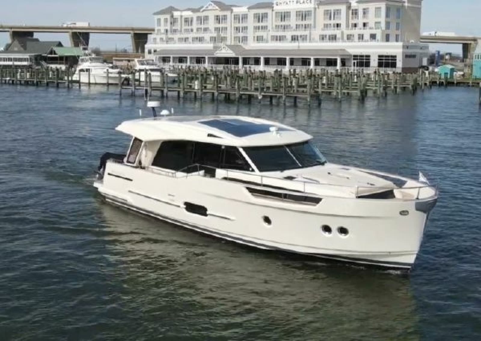 2019 Greenline 48 Coupe Hybrid - Photo 9