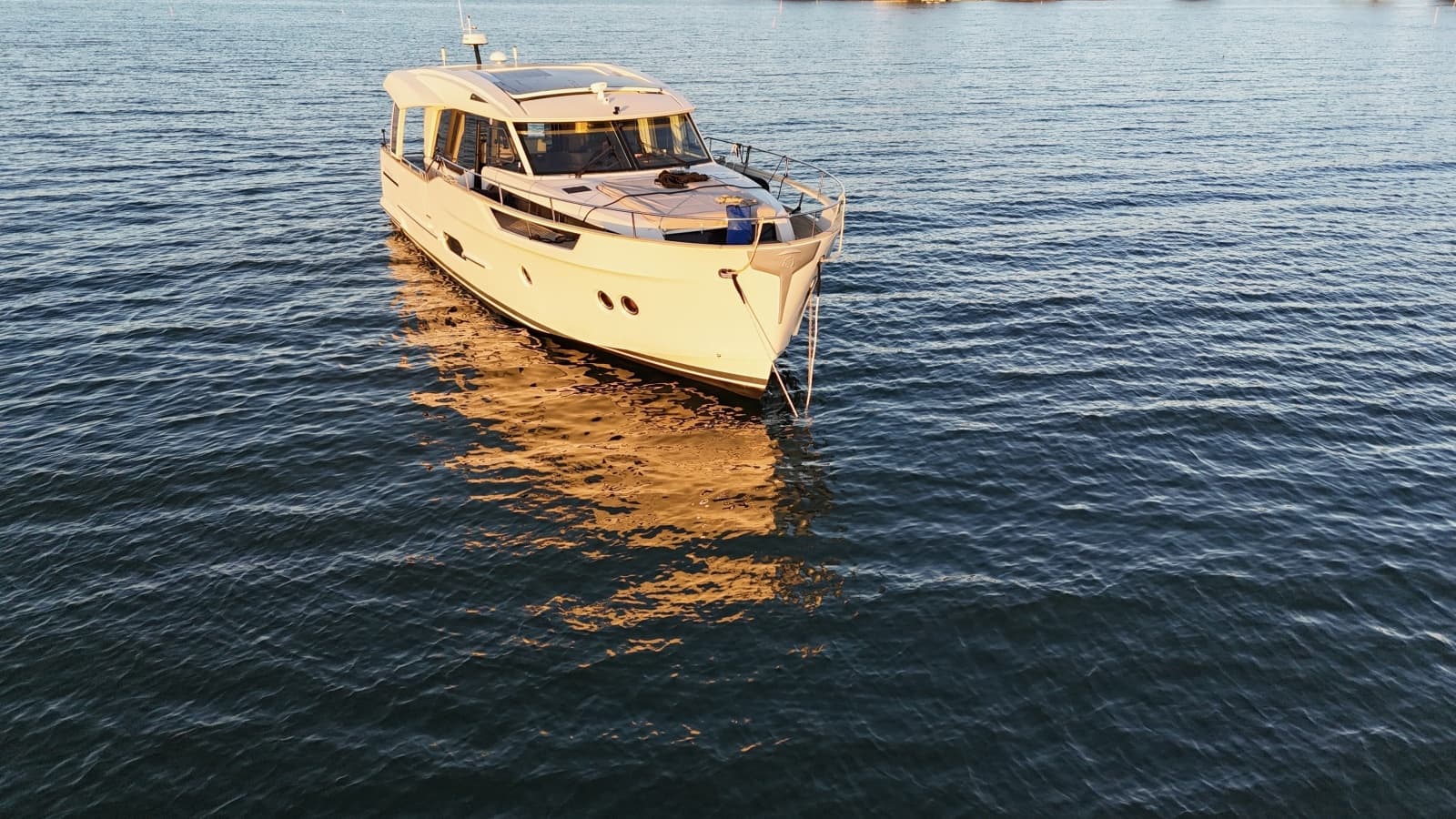 2019 Greenline 48 Coupe Hybrid - Photo 1