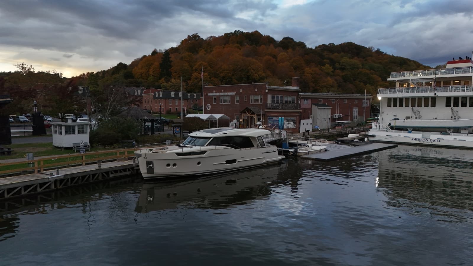 2019 Greenline 48 Coupe Hybrid - Photo 7