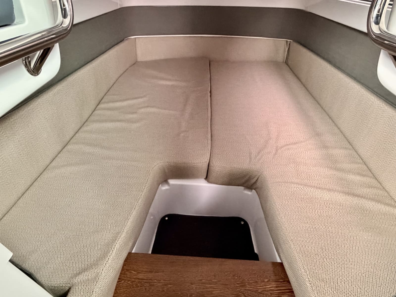 2021 Axopar 37 XC Cross Cabin - Photo 16