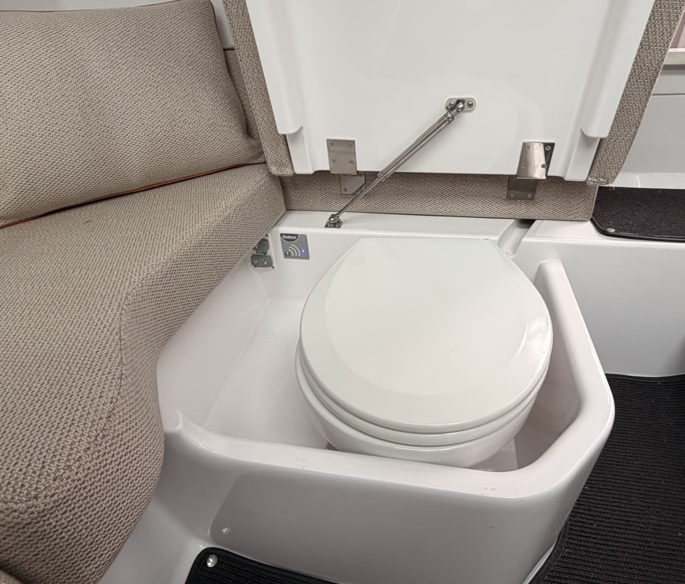 2021 Axopar 37 XC Cross Cabin - Photo 14