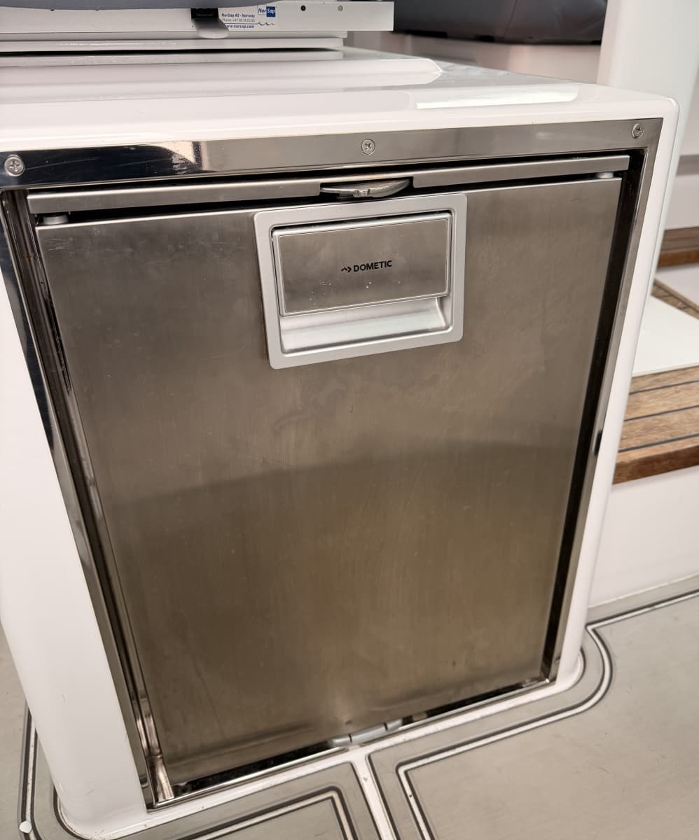 2021 Axopar 37 XC Cross Cabin - Photo 17