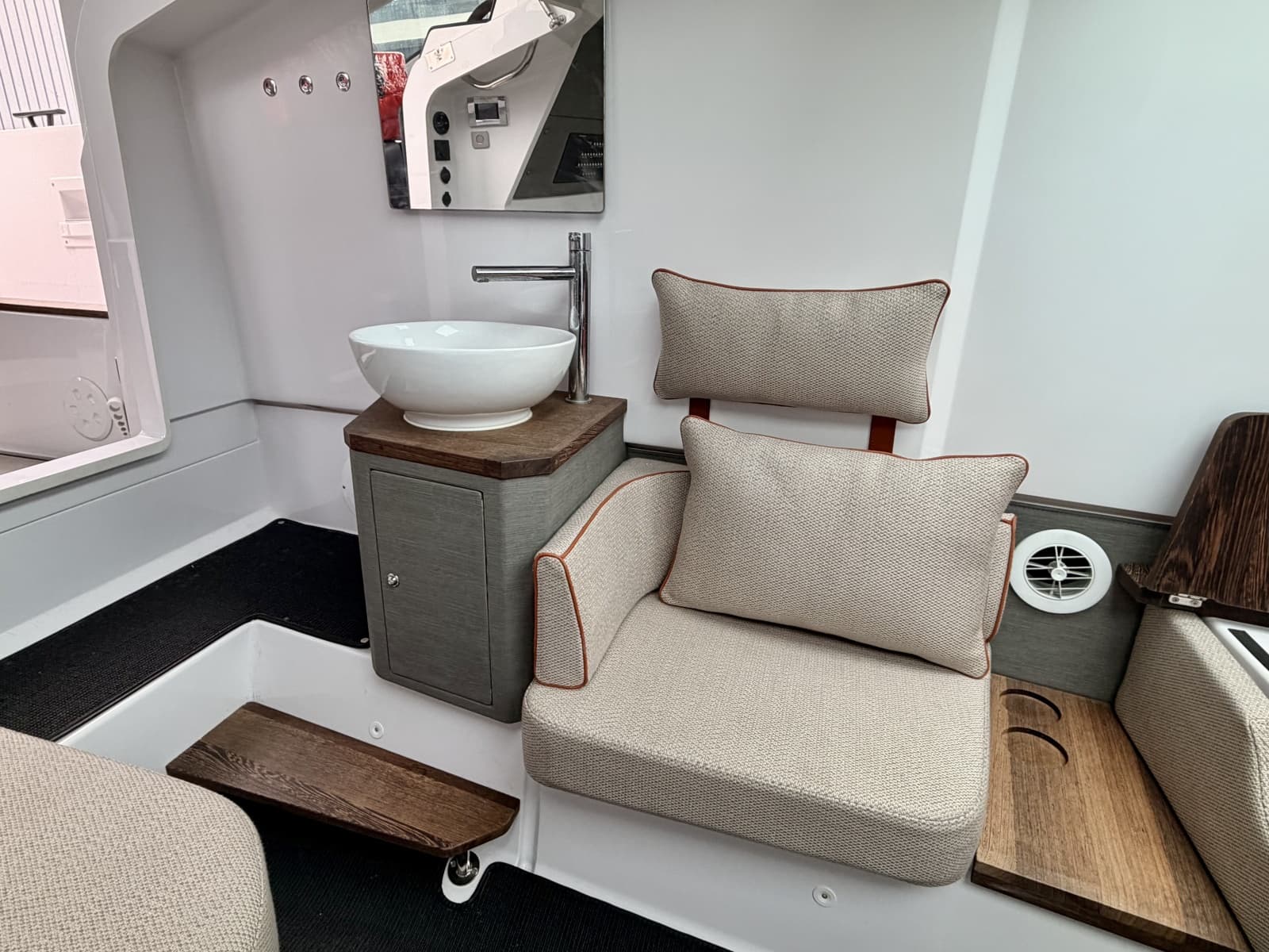 2021 Axopar 37 XC Cross Cabin - Photo 15