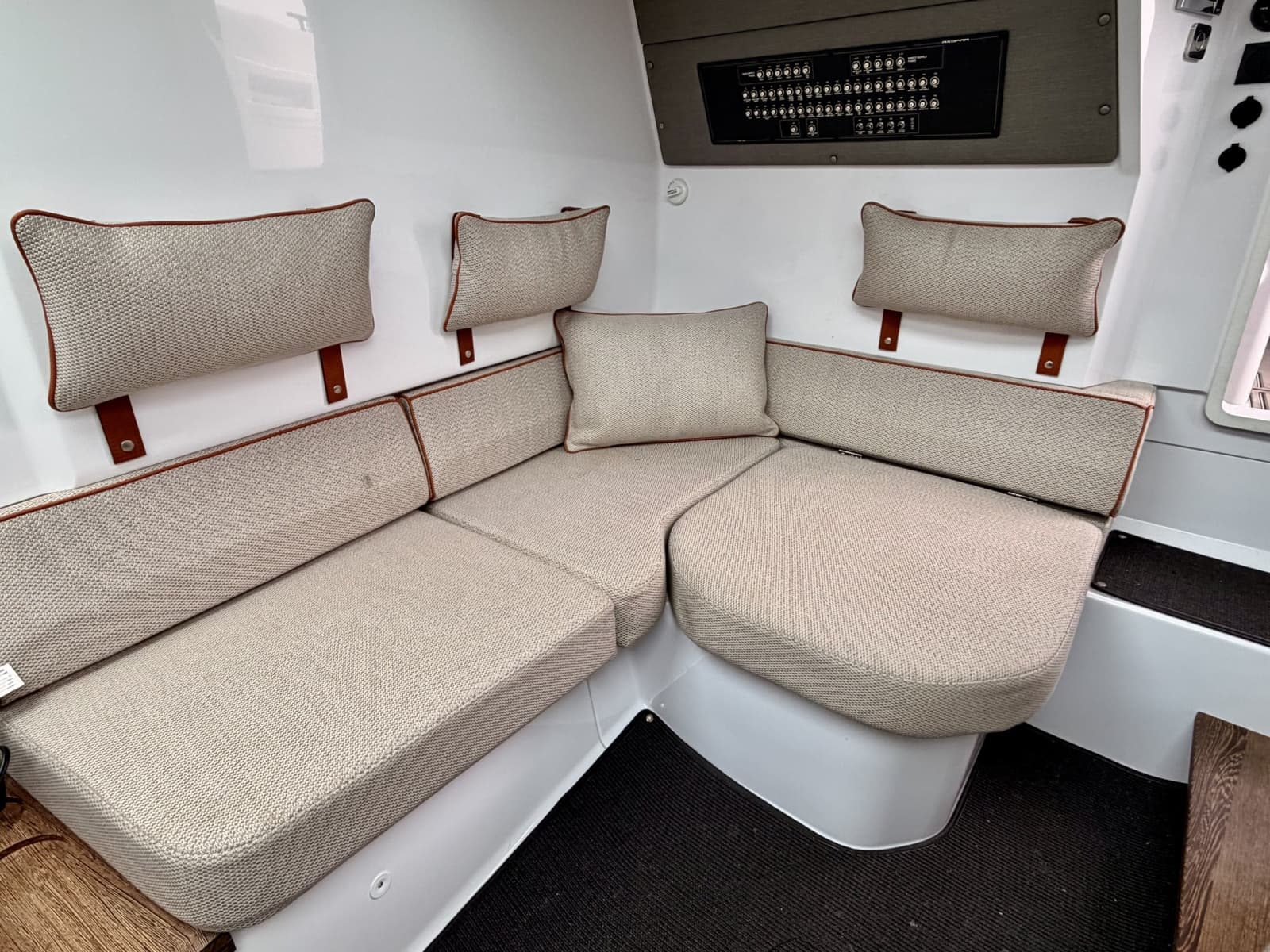 2021 Axopar 37 XC Cross Cabin - Photo 13