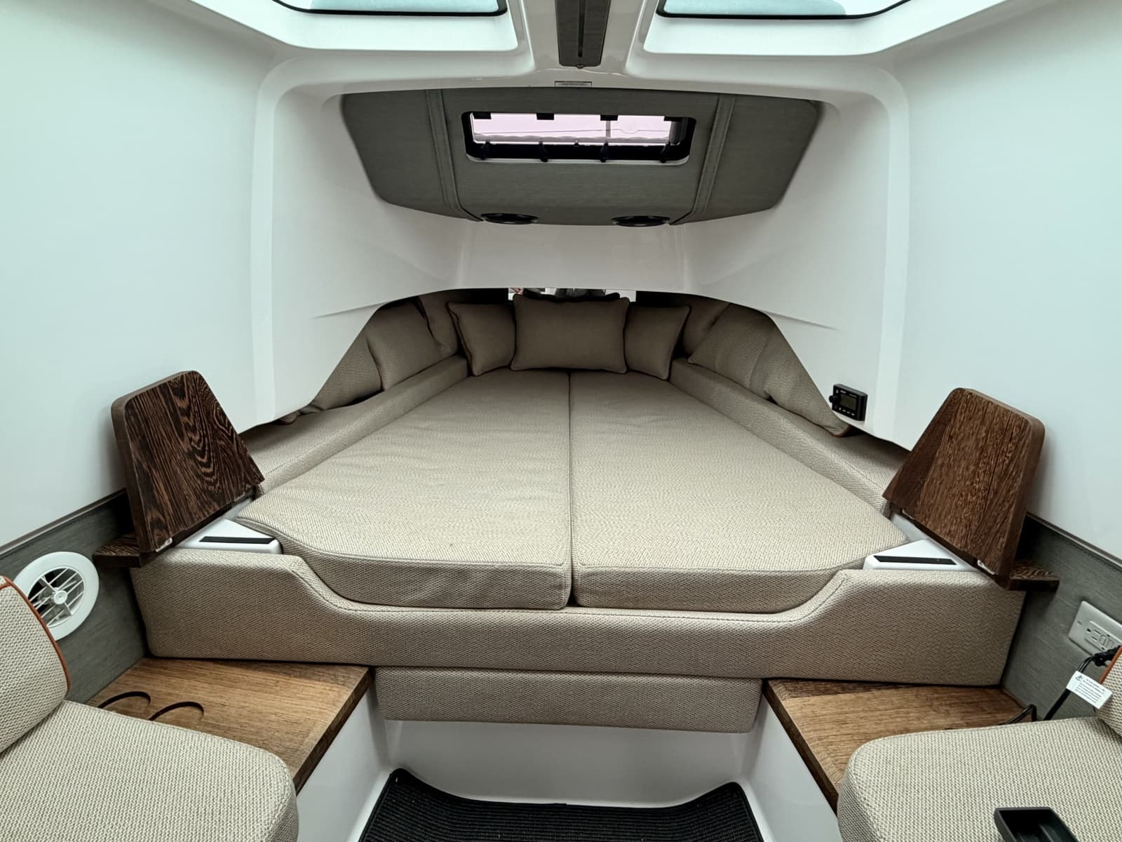 2021 Axopar 37 XC Cross Cabin - Photo 12
