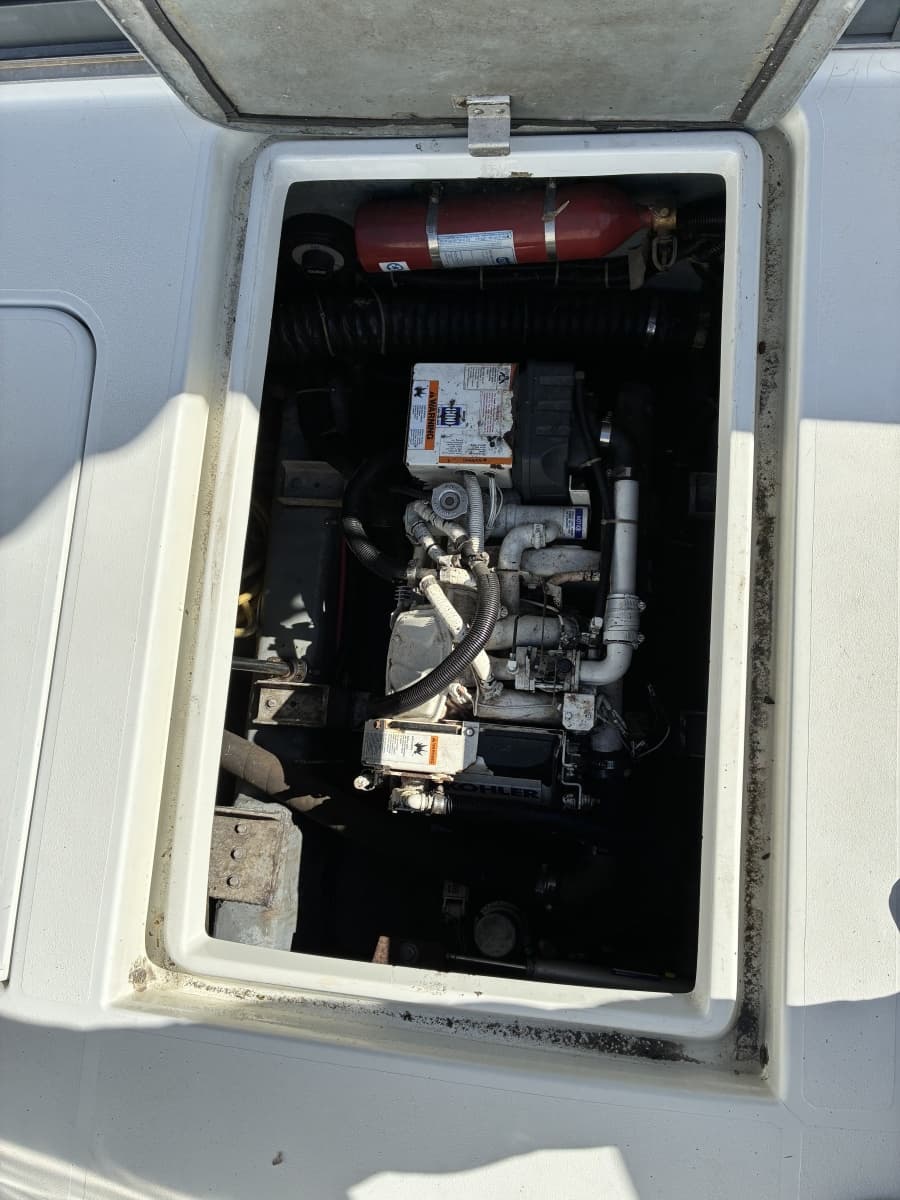 1995 Carver 370 Voyager - Photo 9