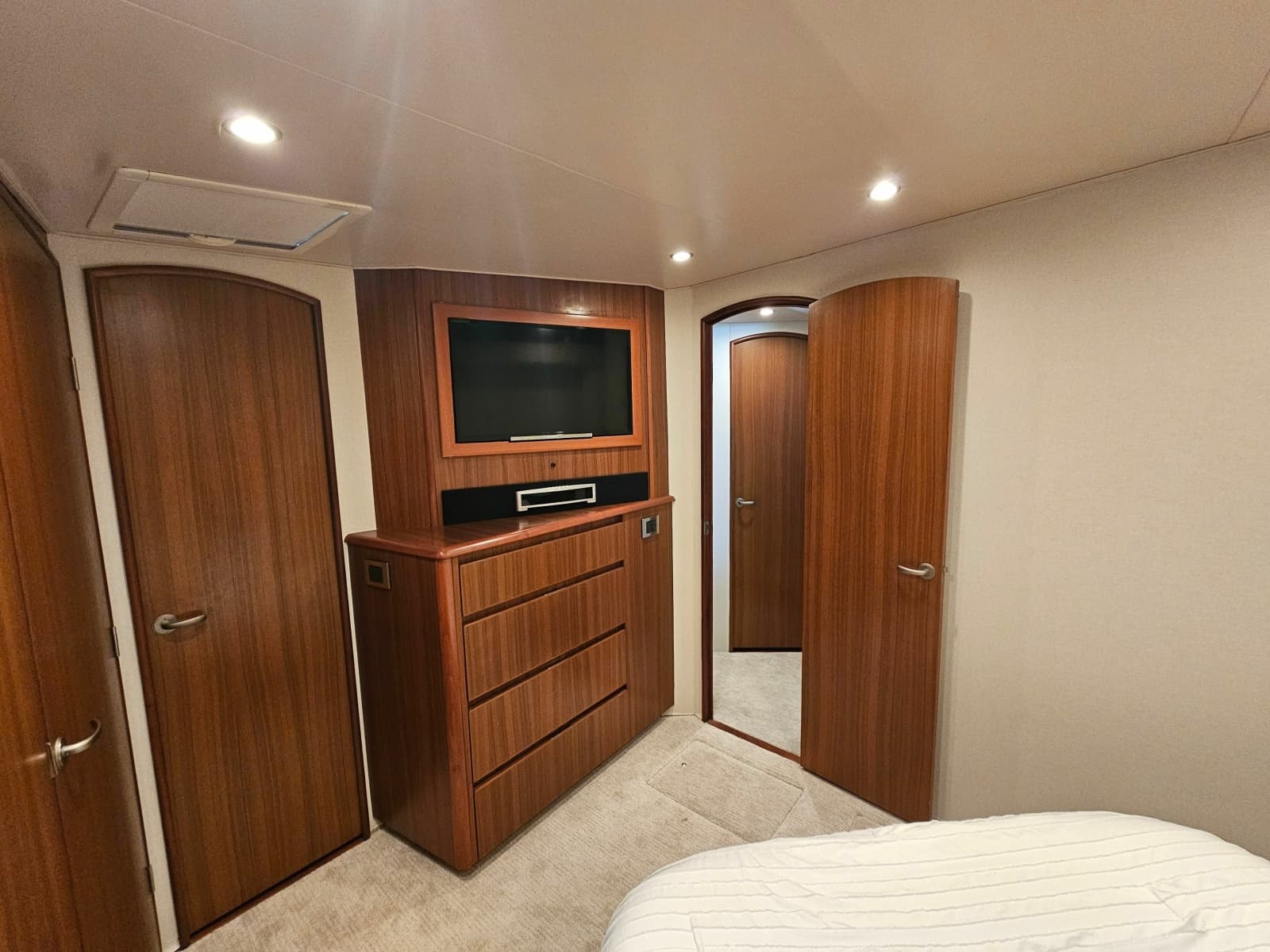2010 Viking 64' Sportfish Convertible - Photo 21