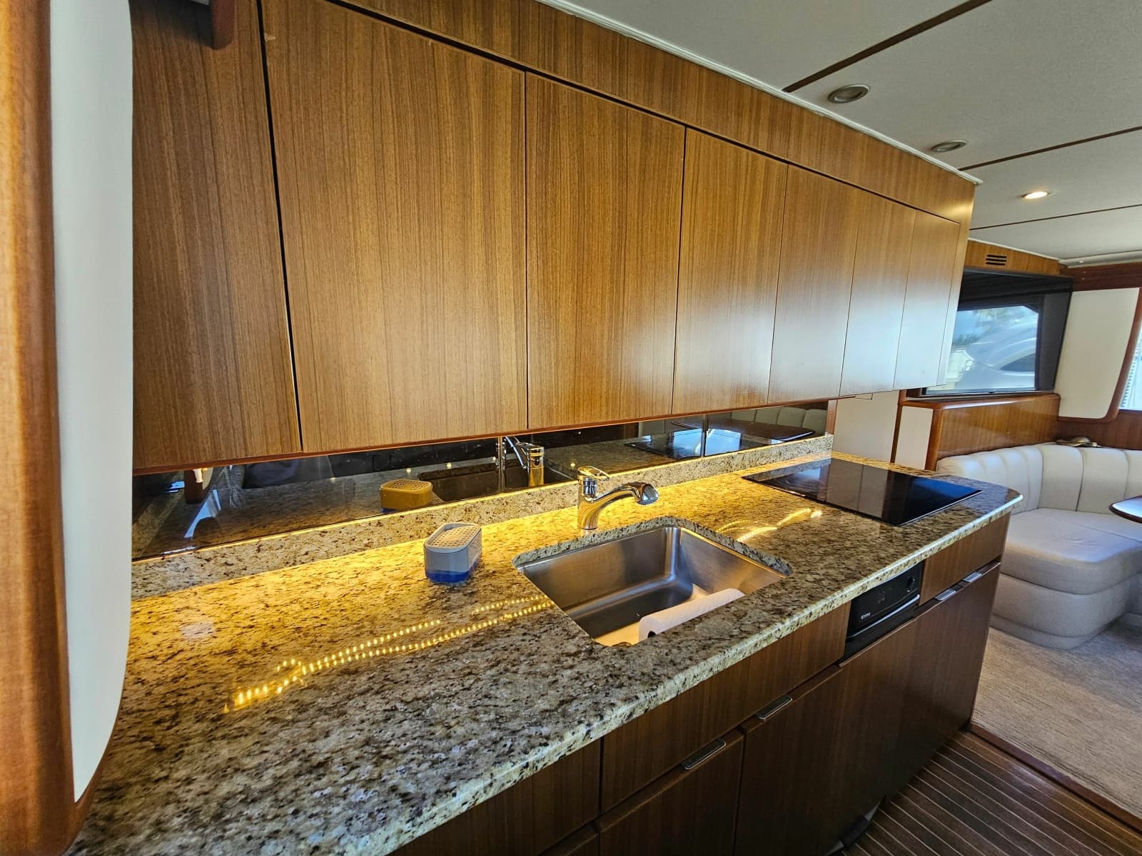 2010 Viking 64' Sportfish Convertible - Photo 14