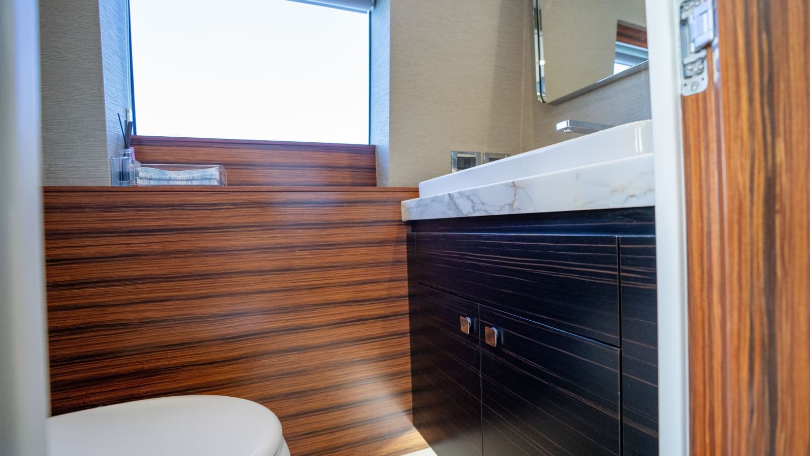 2021 Hatteras M75 Panacera - Photo 30