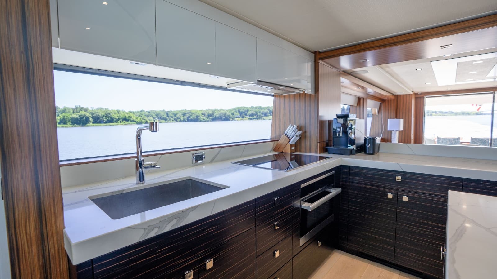 2021 Hatteras M75 Panacera - Photo 25