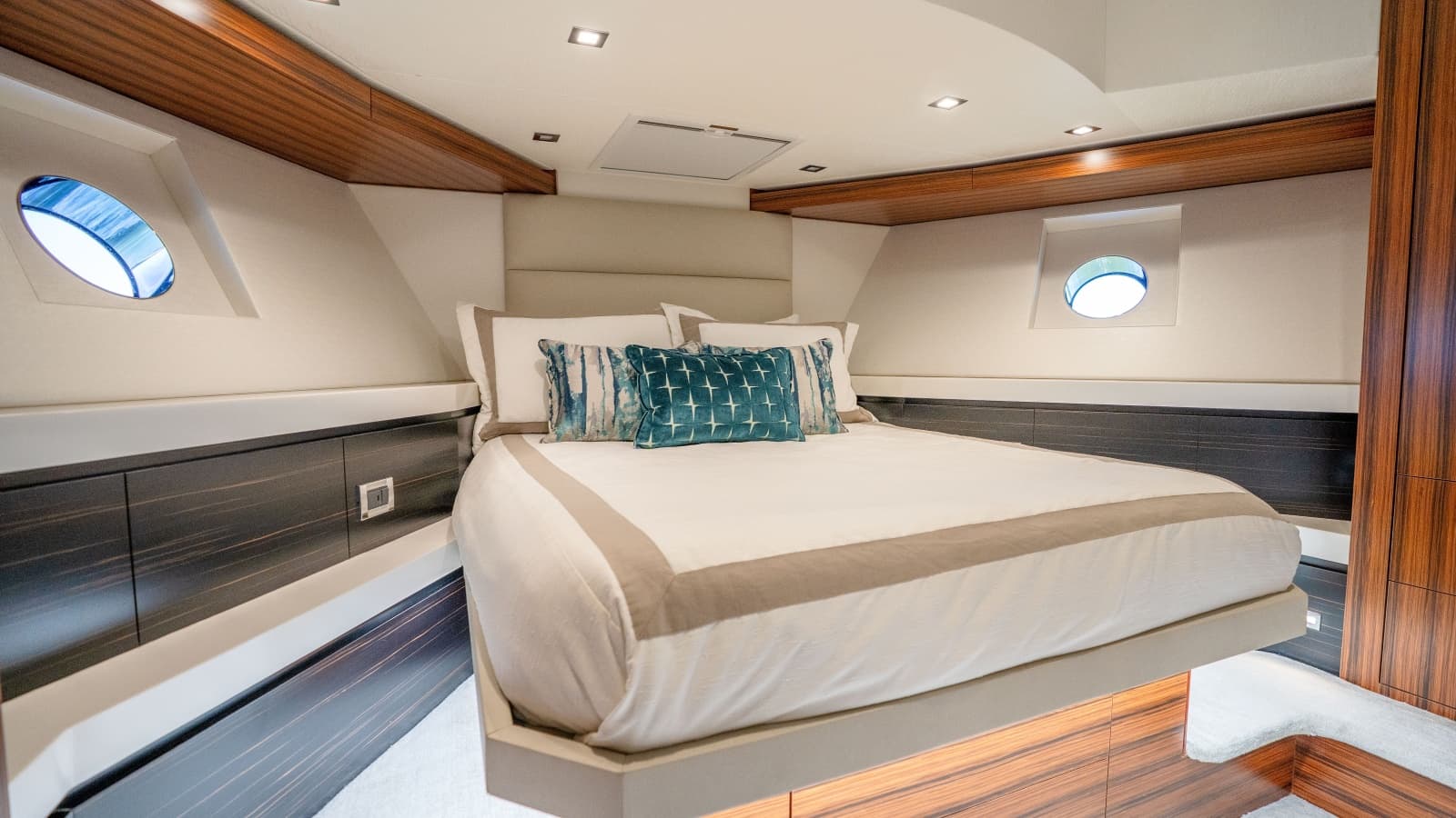 2021 Hatteras M75 Panacera - Photo 38